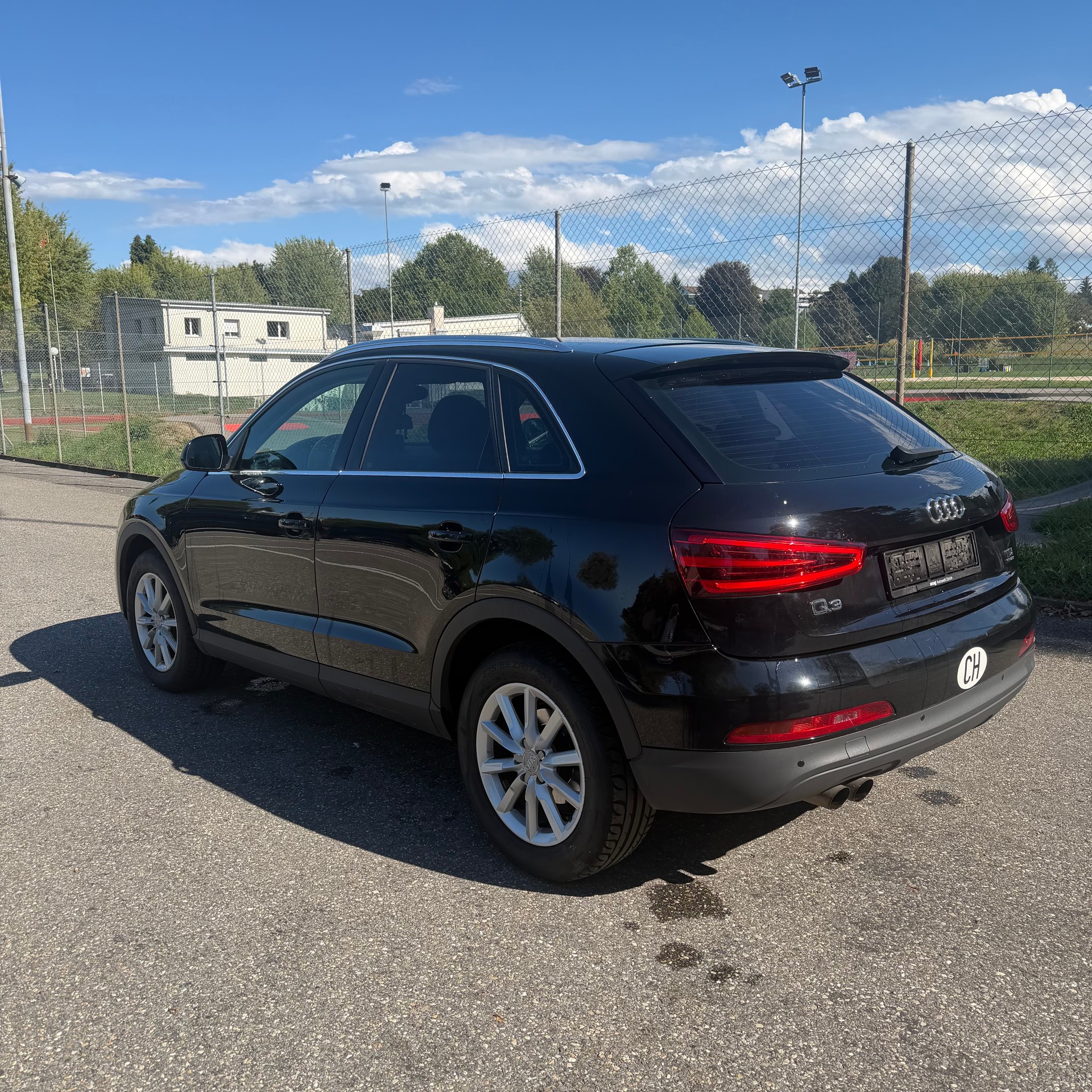 AUDI Q3 2.0 TDI quattro-image-3