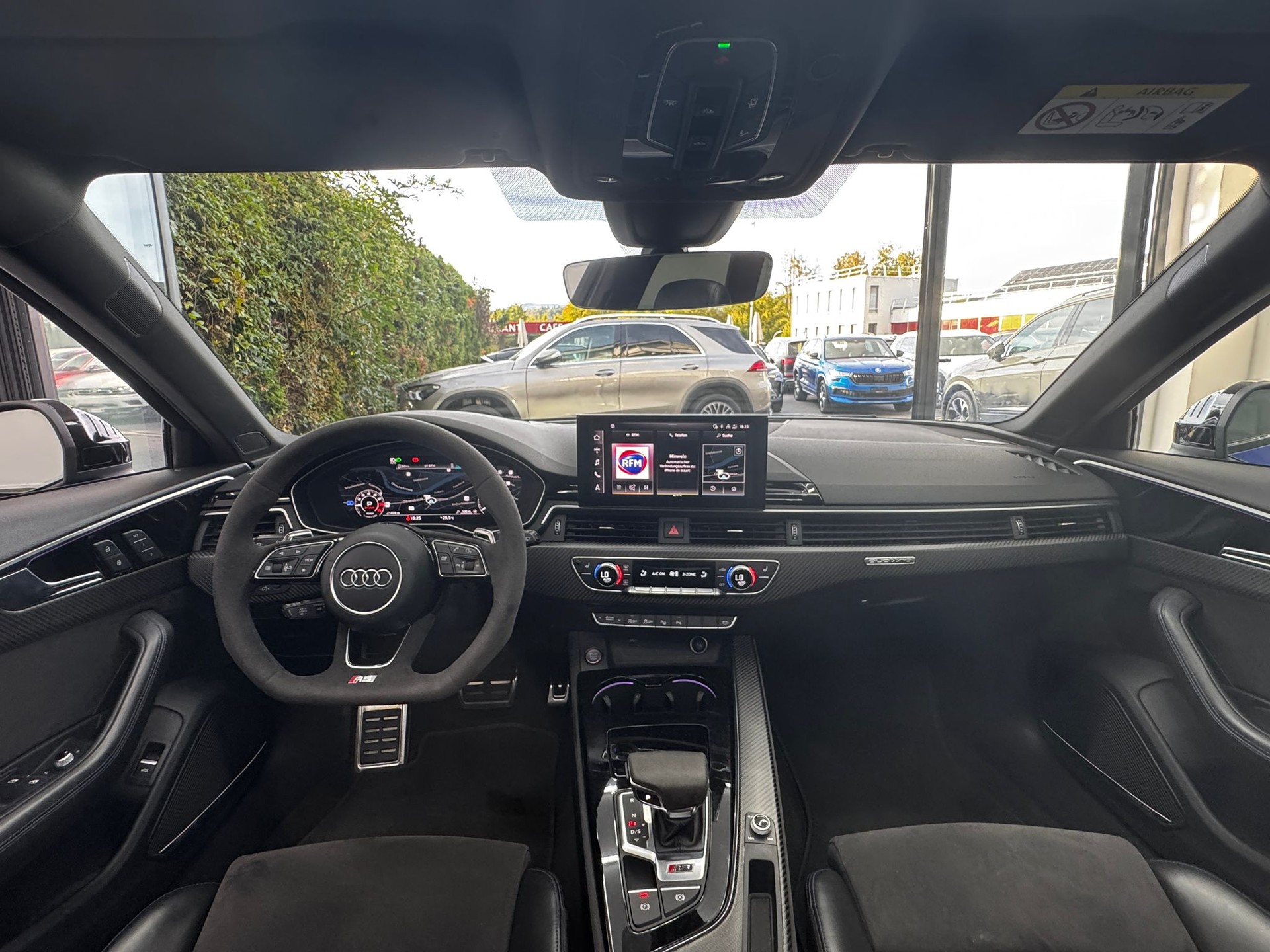 AUDI RS4 Avant quattro tiptronic | Traumaustattung | RS 25 Jahre | CH-Fahrzeug | Carbon Interieur | Milltek Sport Abgasanlage| H&R |-image-12