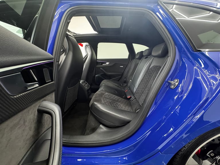 Audi RS4 Avant quattro tiptronic, Foto 17 von 23