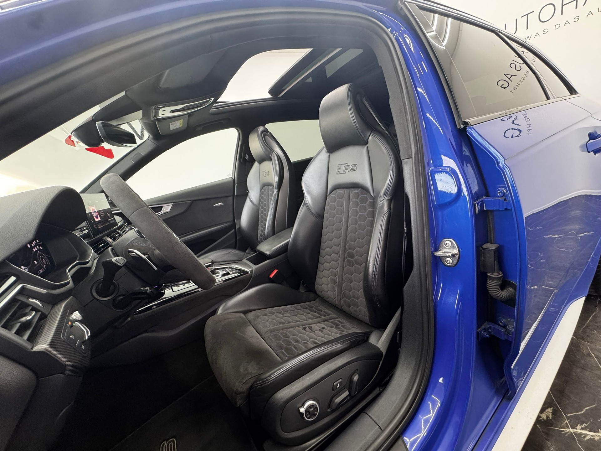 AUDI RS4 Avant quattro tiptronic | Traumaustattung | RS 25 Jahre | CH-Fahrzeug | Carbon Interieur | Milltek Sport Abgasanlage| H&R |-image-15
