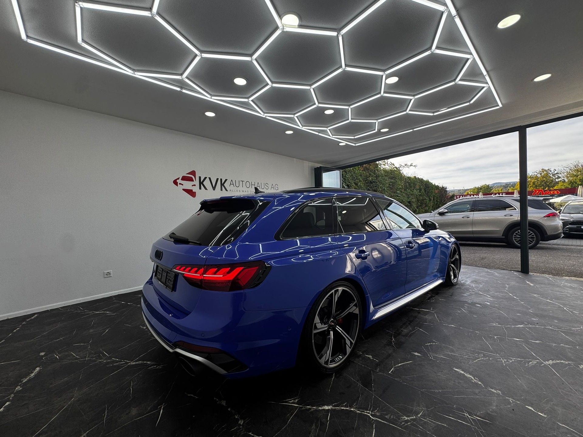 AUDI RS4 Avant quattro tiptronic | Traumaustattung | RS 25 Jahre | CH-Fahrzeug | Carbon Interieur | Milltek Sport Abgasanlage| H&R |-image-7