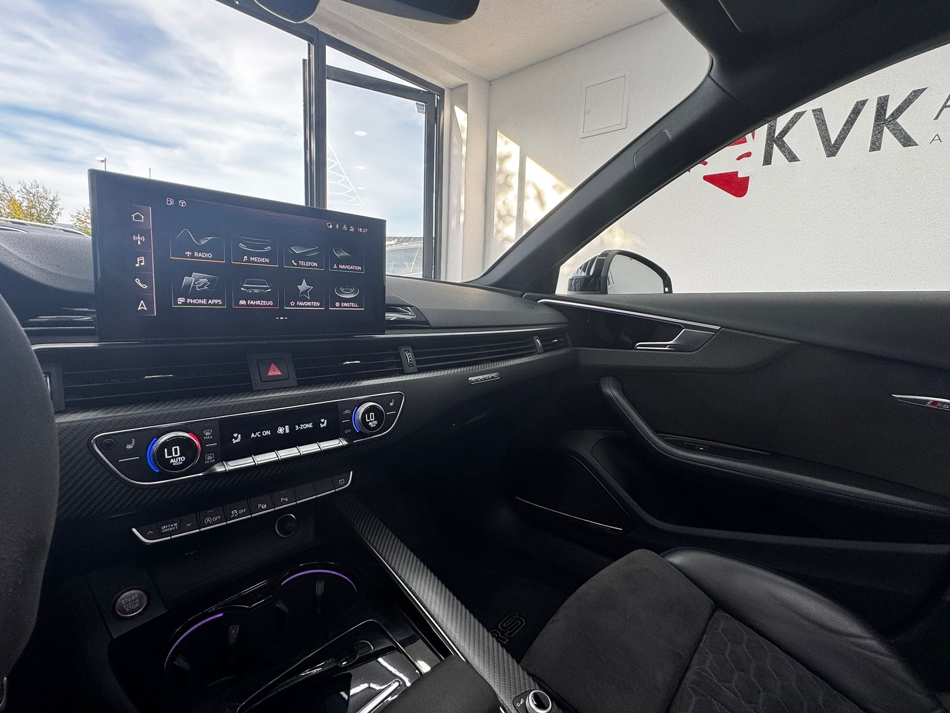 AUDI RS4 Avant quattro tiptronic | Traumaustattung | RS 25 Jahre | CH-Fahrzeug | Carbon Interieur | Milltek Sport Abgasanlage| H&R |-image-24