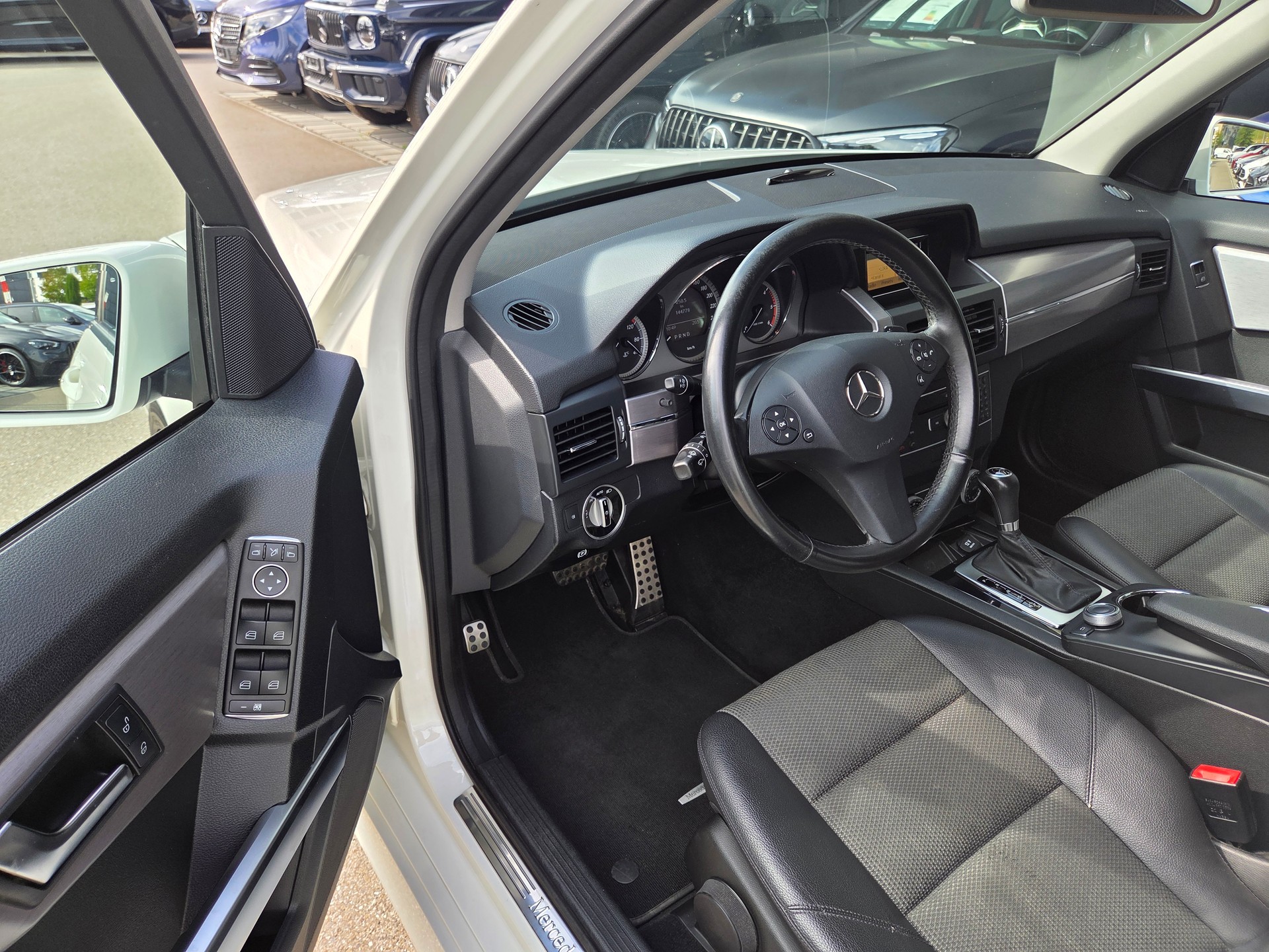 MERCEDES-BENZ GLK 220 CDI BlueEF 4m-image-3