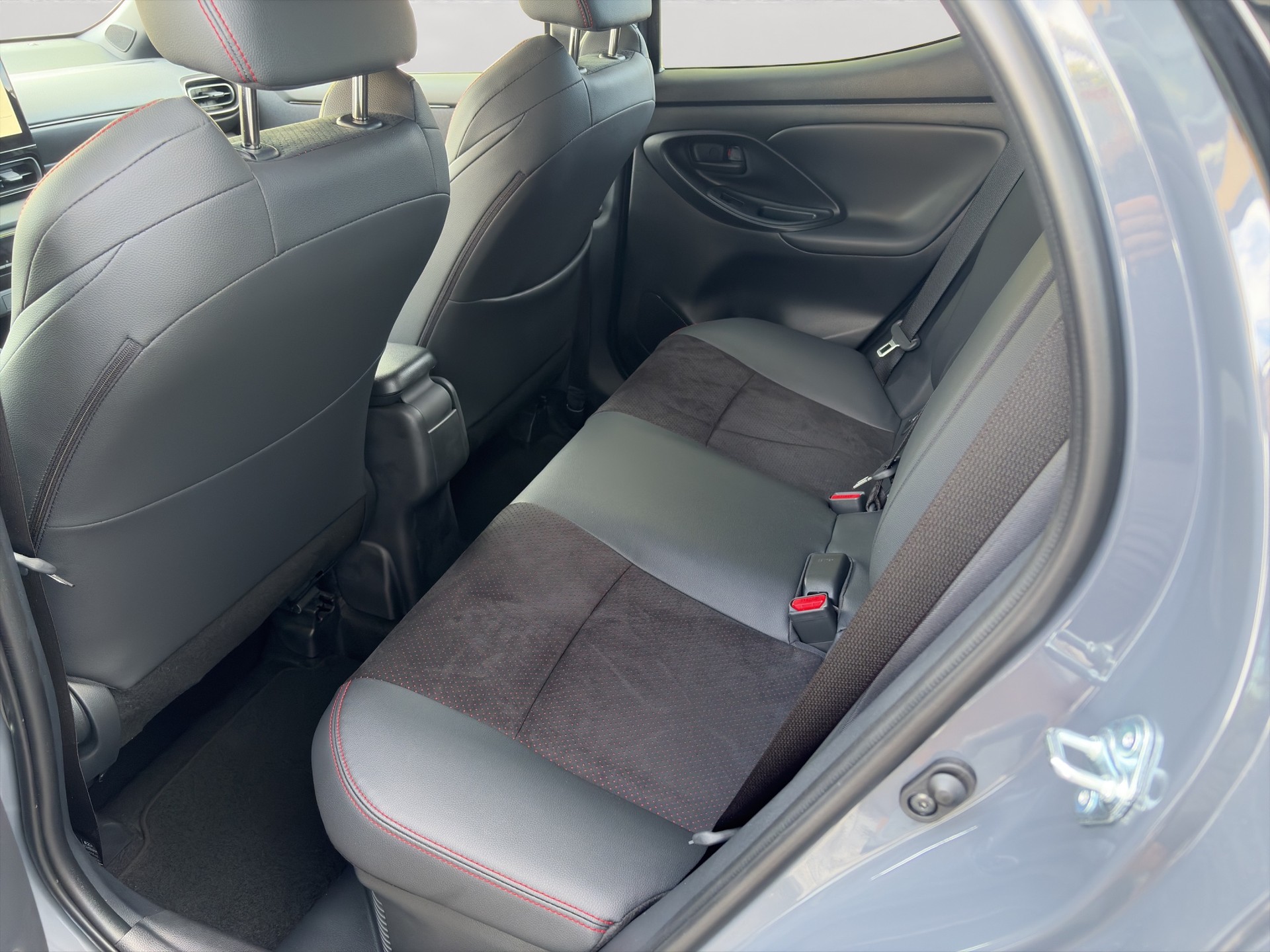 TOYOTA Yaris 1.5 GR Sport e-CVT-image-6