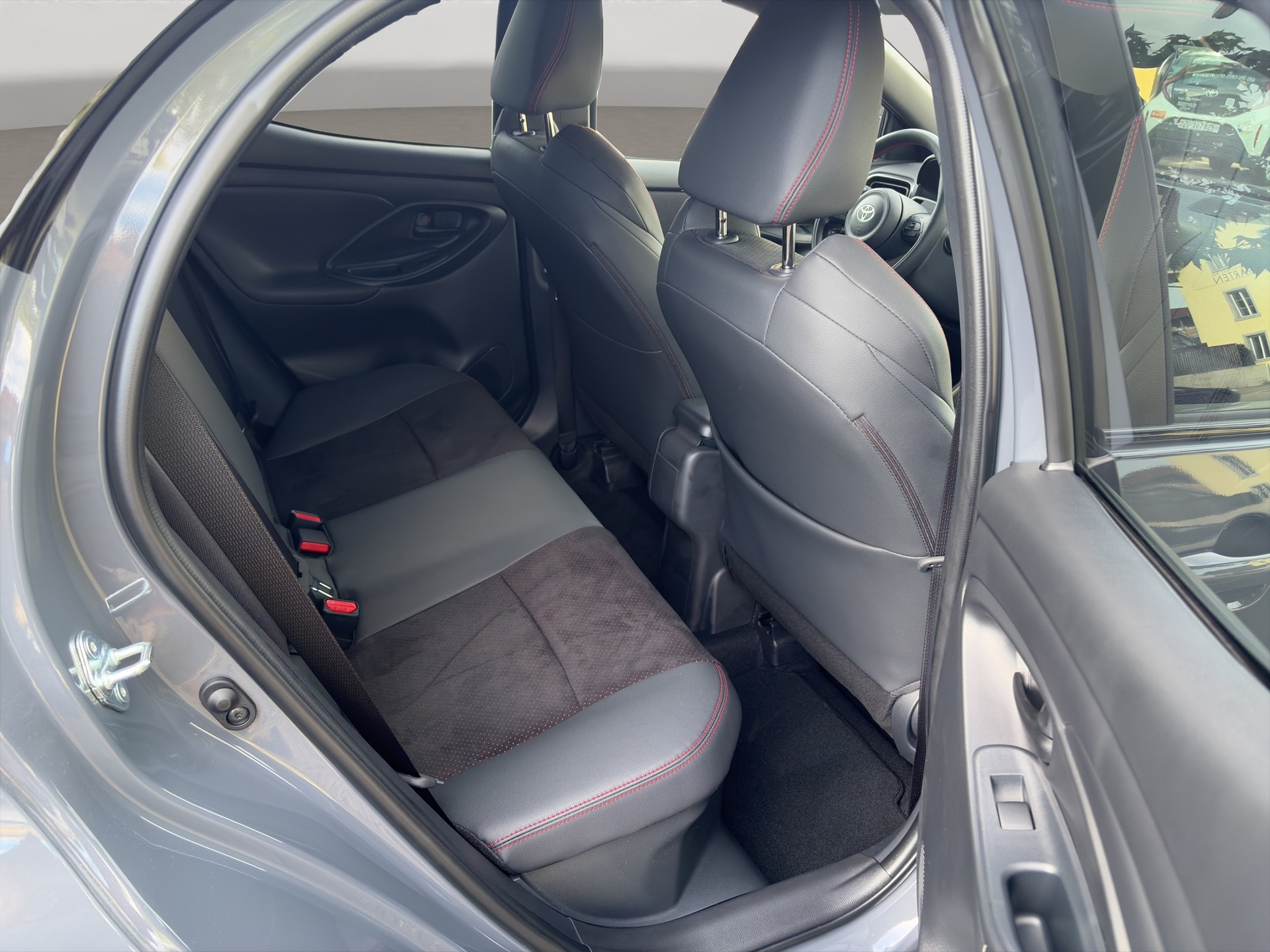 TOYOTA Yaris 1.5 GR Sport e-CVT-image-9