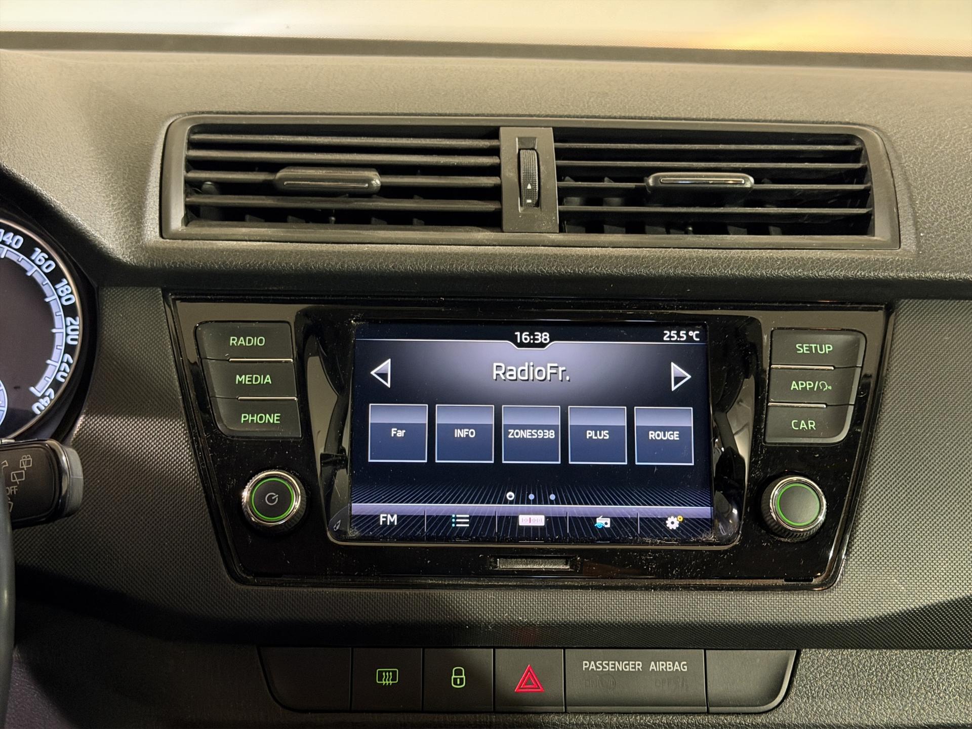 SKODA Fabia Combi 1.0 TSI Ambition-image-12