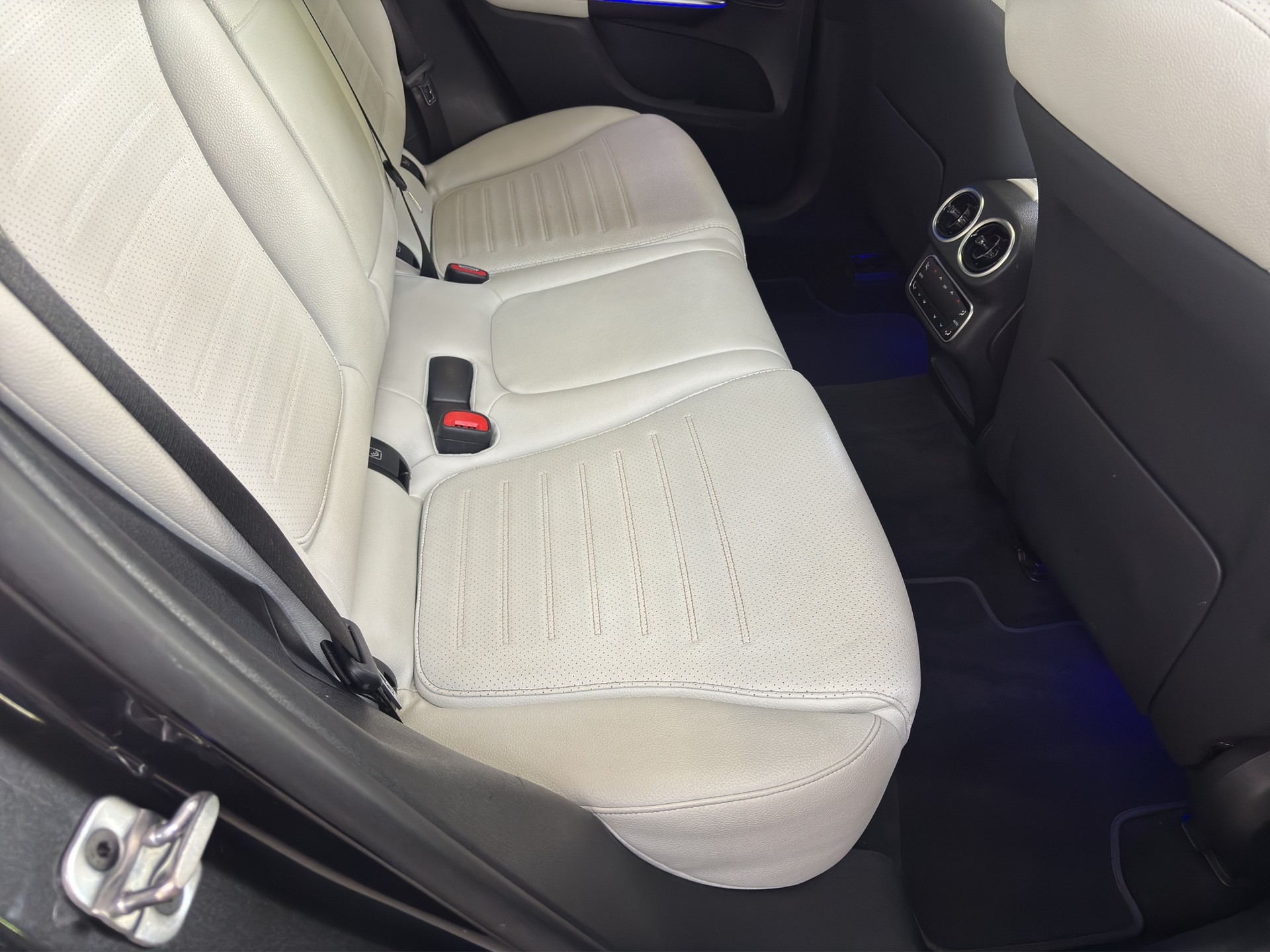 MERCEDES-BENZ GLC 220 d 4Matic 9G-Tronic-image-19