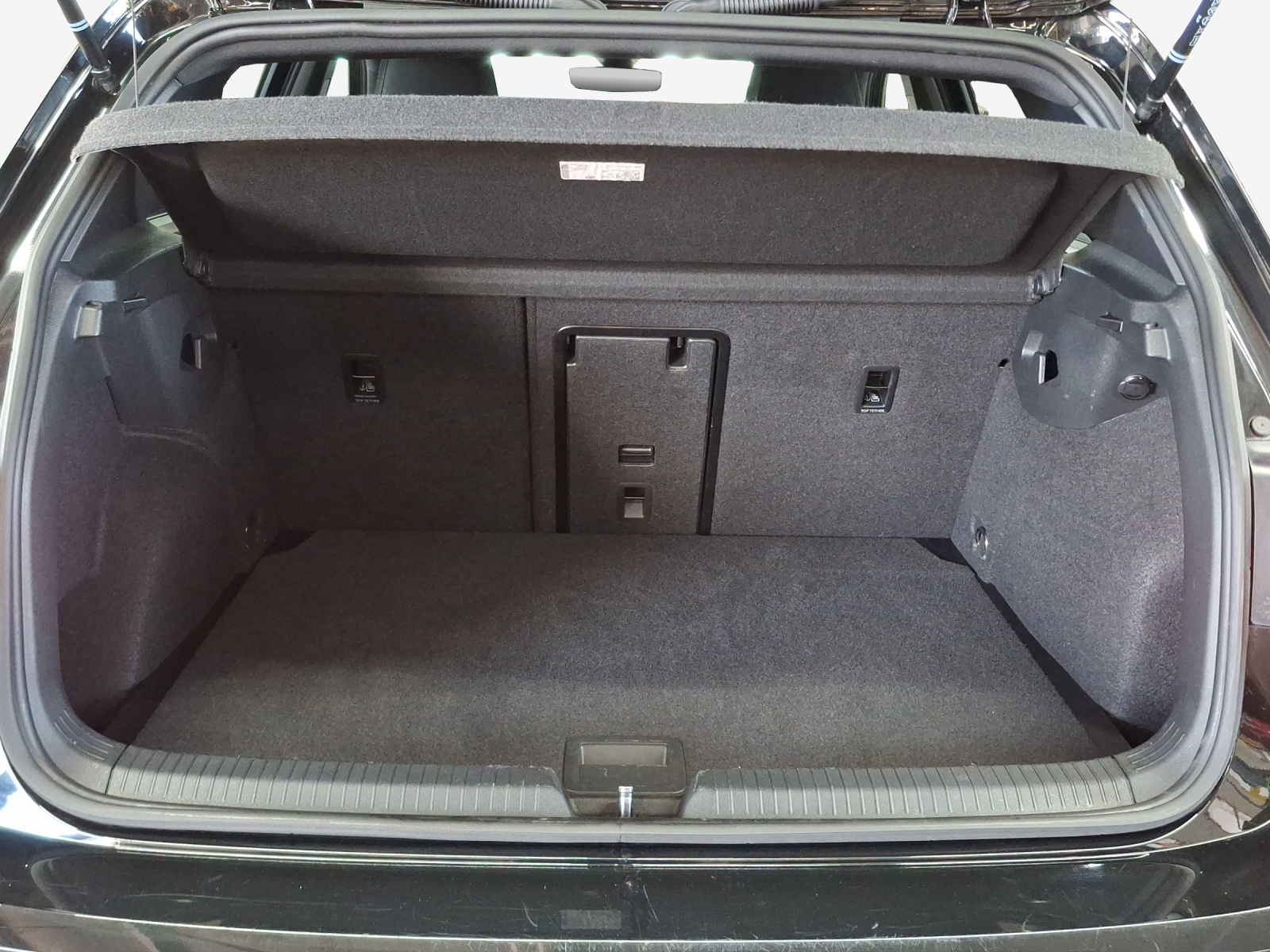 VW Golf 2.0 TSI R-Line DSG 4 Motion-image-12