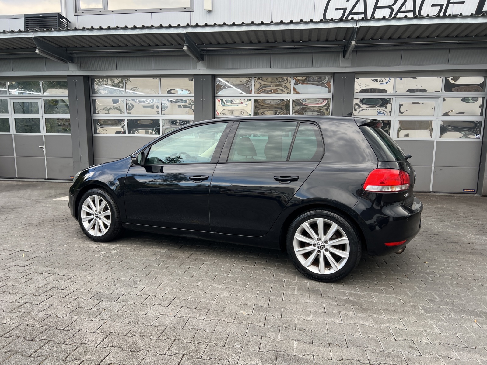 VW Golf 2.0 TDI Team 4Motion-image-2