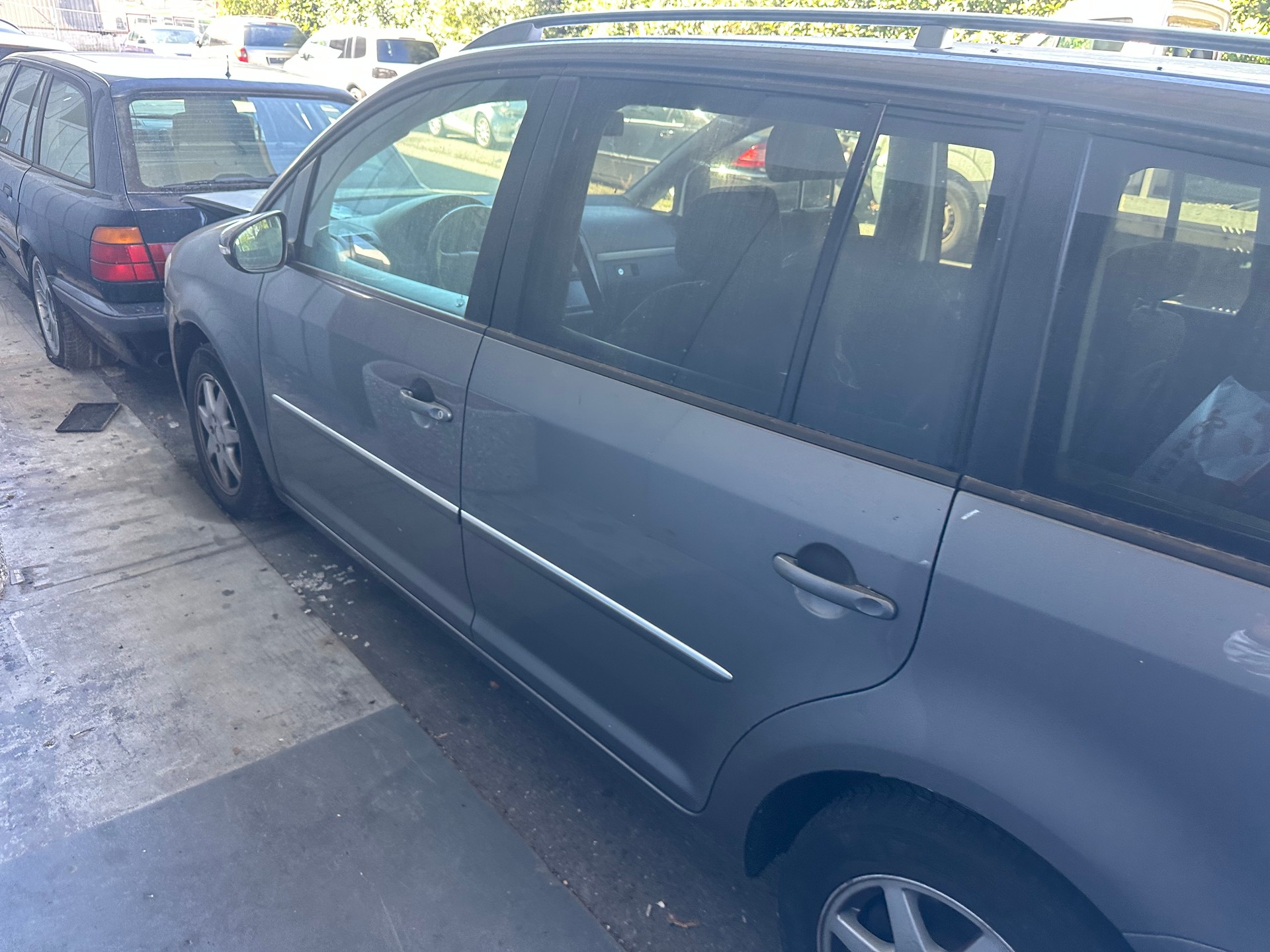 VW Touran 1.9 TDI BlueMotion Conceptline 7 places-image-7