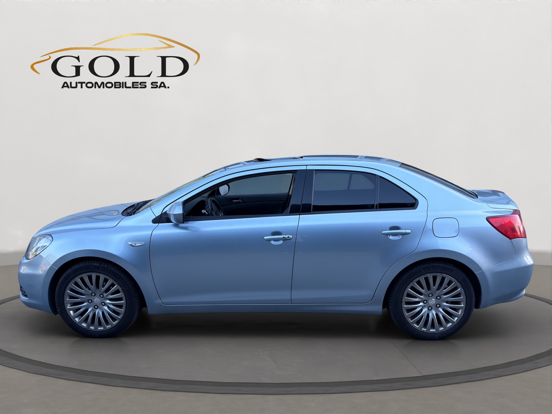 SUZUKI Kizashi 2.4 GL Top 4WD CVT-image-11