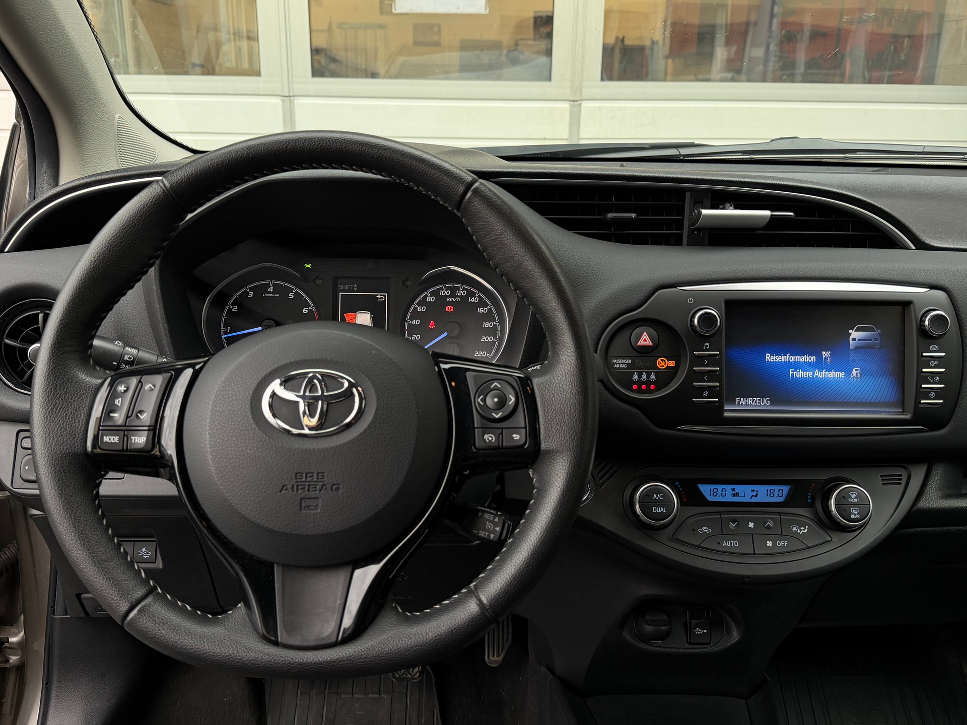TOYOTA Yaris 1.5 Comfort*Toyota Werksgarantie*Frisch ab MFK&Service*Sitzheizung*Rückfahrkamera*8-Fach Räder*USW.*-image-10