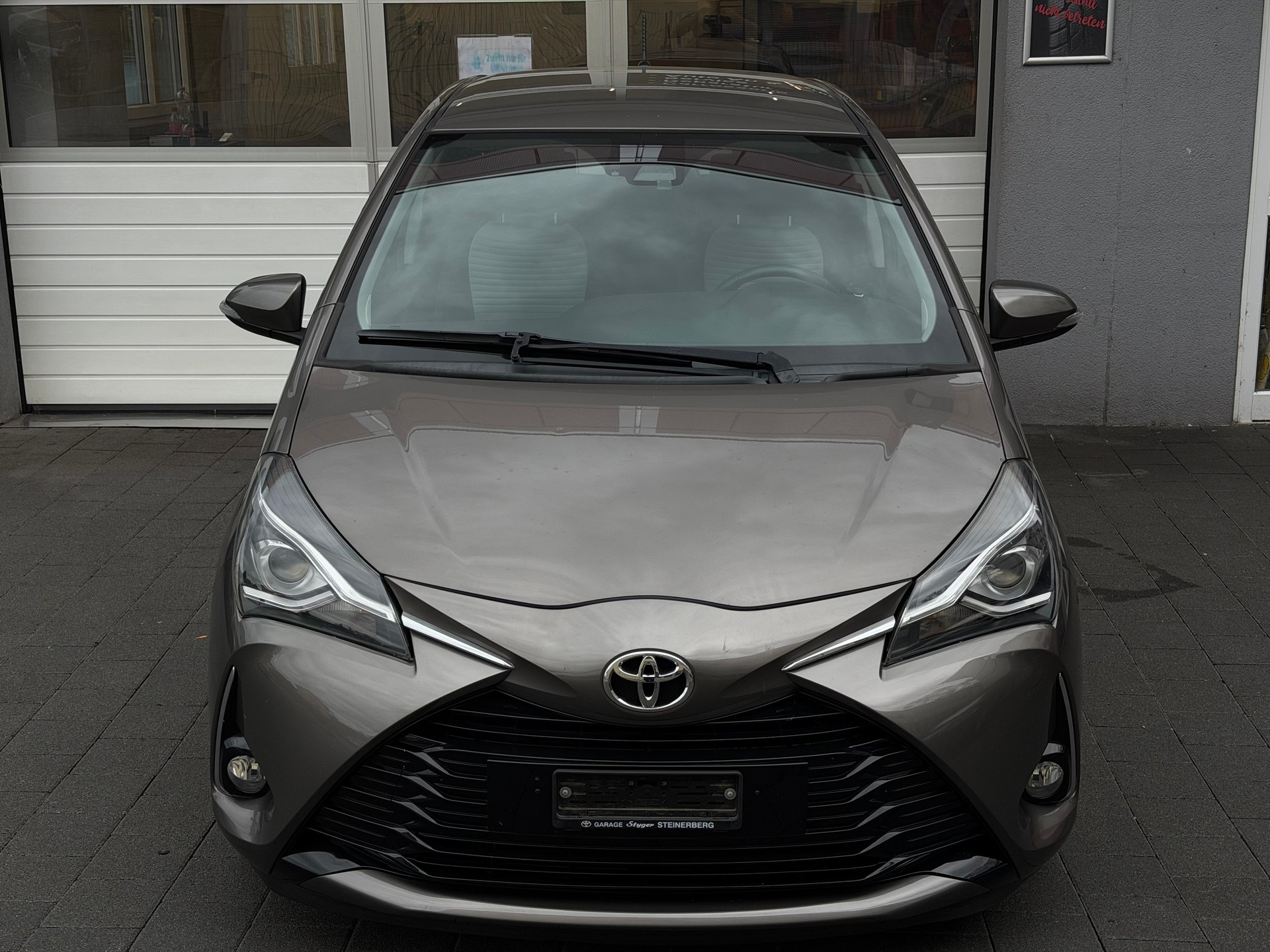TOYOTA Yaris 1.5 Comfort*Toyota Werksgarantie*Frisch ab MFK&Service*Sitzheizung*Rückfahrkamera*8-Fach Räder*USW.*-image-3