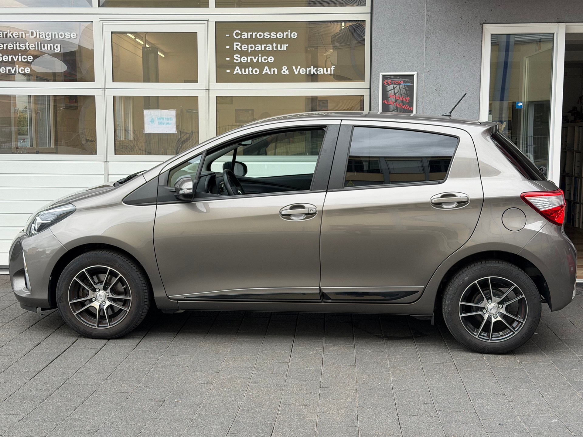 TOYOTA Yaris 1.5 Comfort*Toyota Werksgarantie*Frisch ab MFK&Service*Sitzheizung*Rückfahrkamera*8-Fach Räder*USW.*-image-1