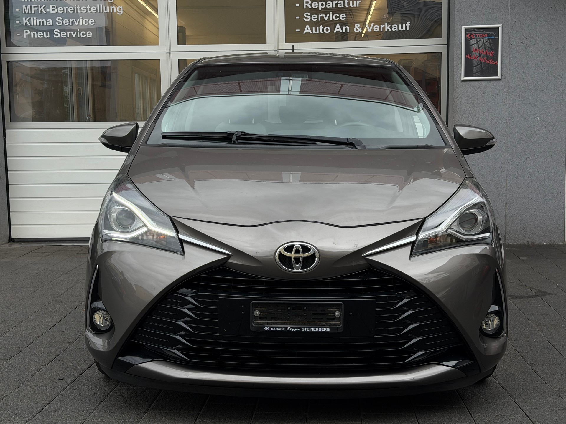 TOYOTA Yaris 1.5 Comfort*Toyota Werksgarantie*Frisch ab MFK&Service*Sitzheizung*Rückfahrkamera*8-Fach Räder*USW.*-image-2