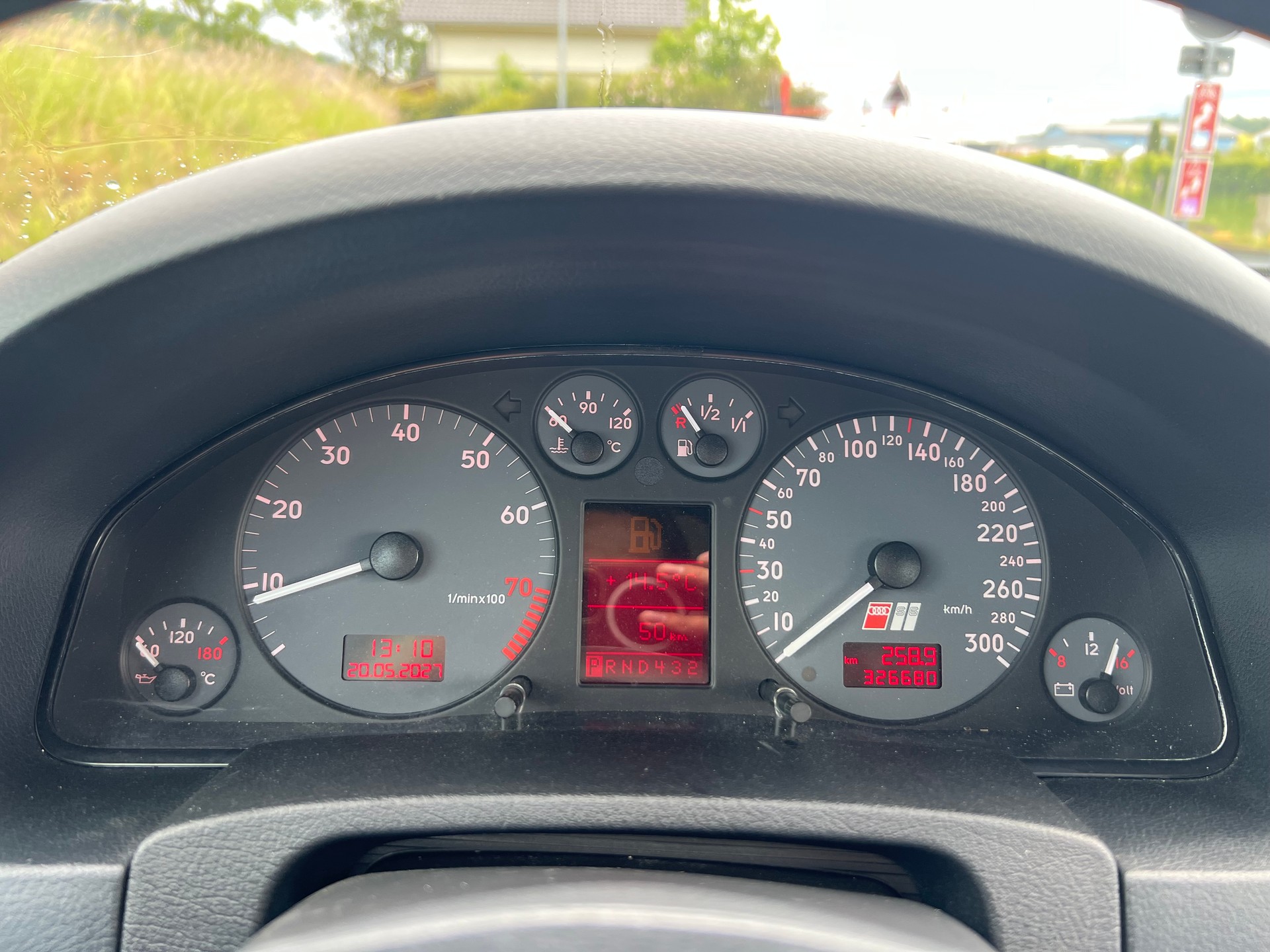 AUDI S6 quattro-image-12