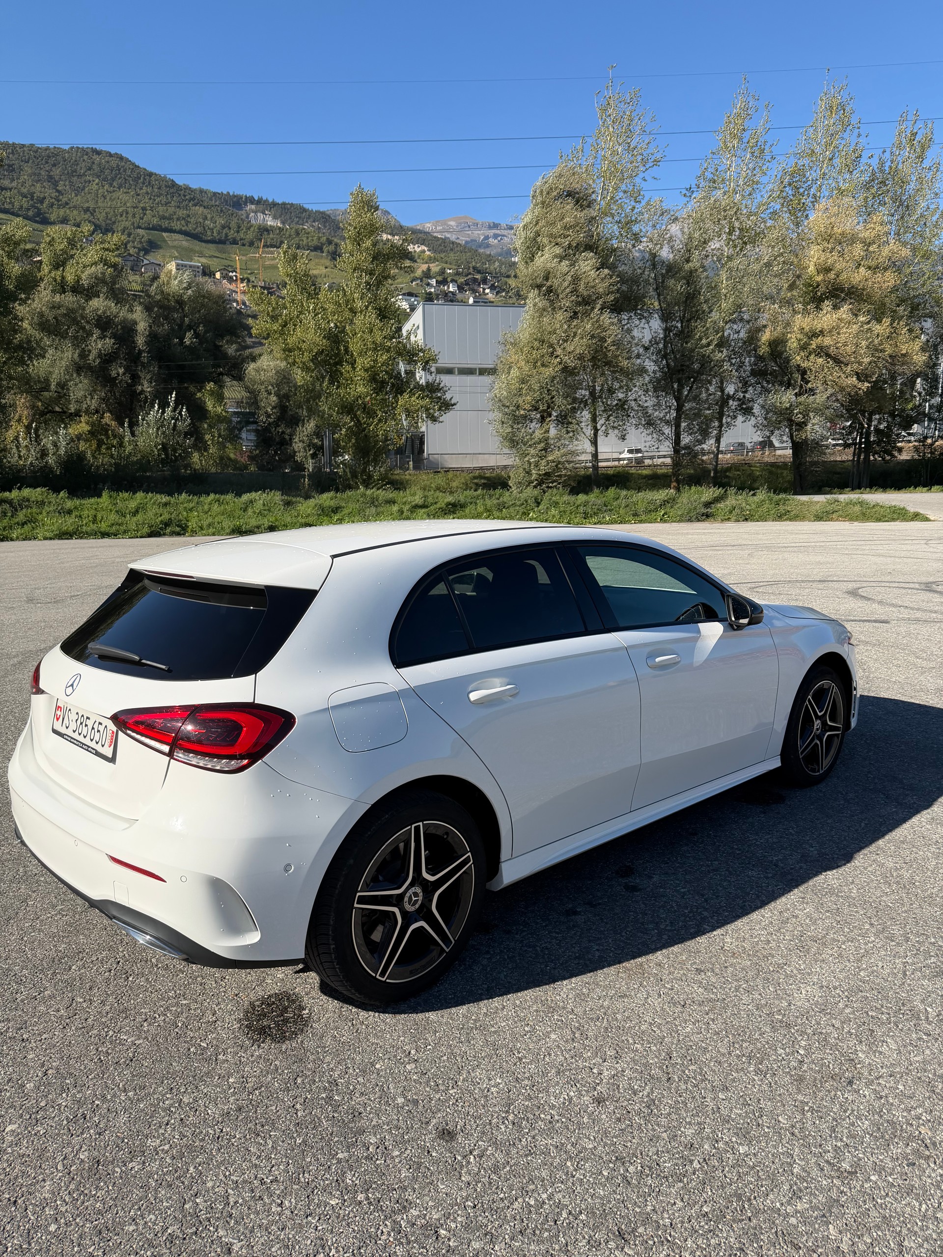 MERCEDES-BENZ A 250 e AMG Line-image-2