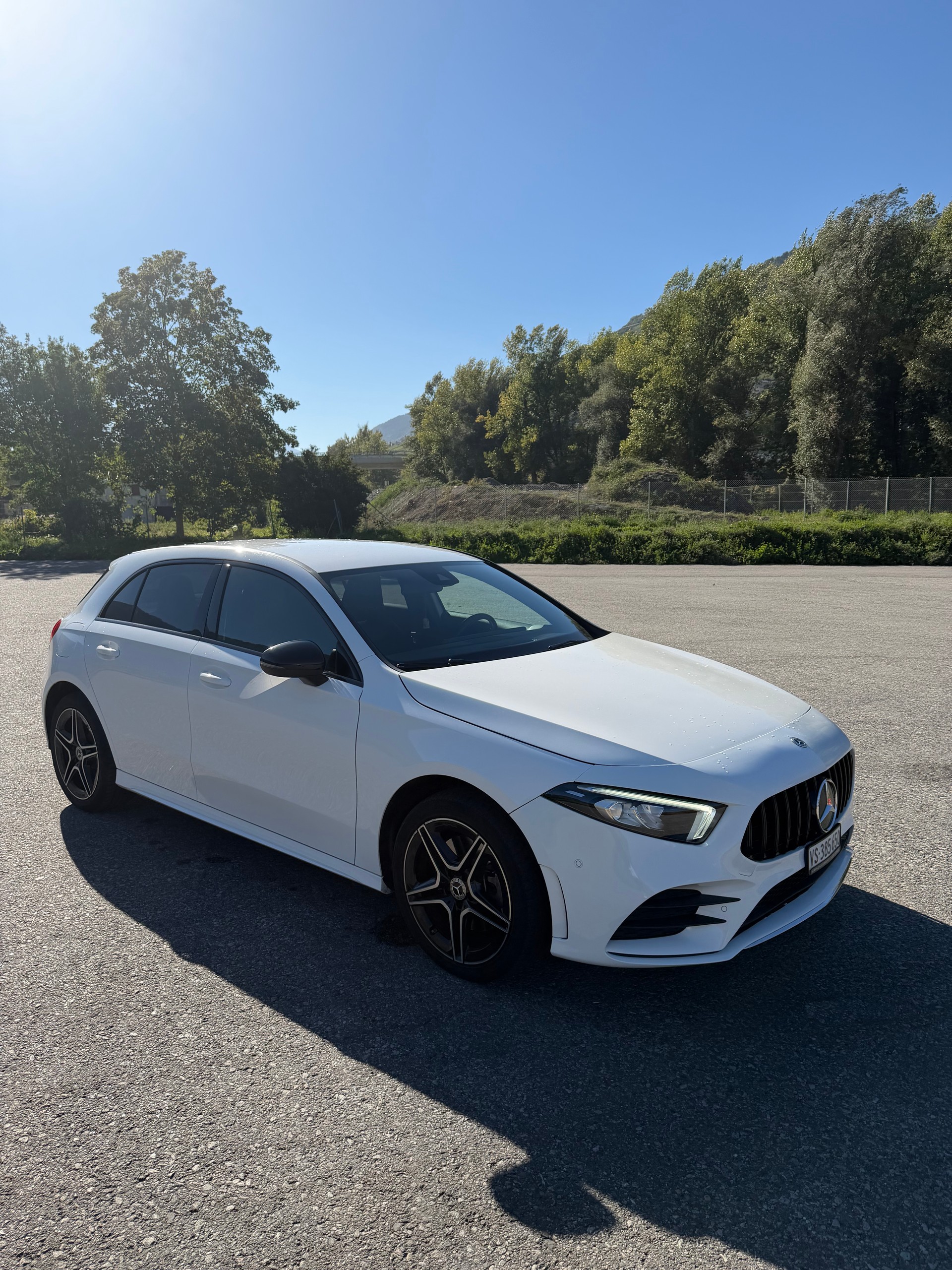 MERCEDES-BENZ A 250 e AMG Line-image-1