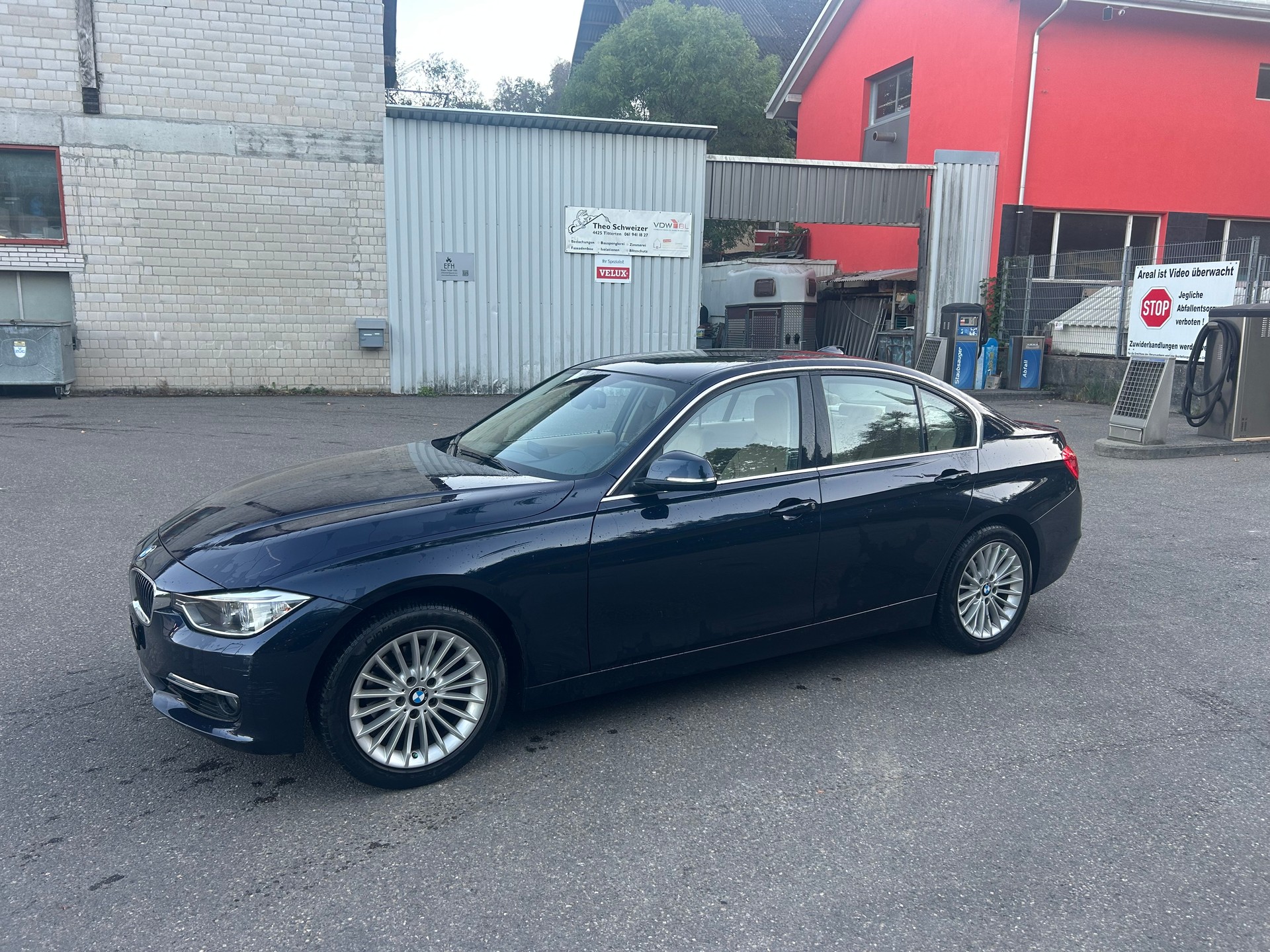 BMW 320i xDrive-image-0