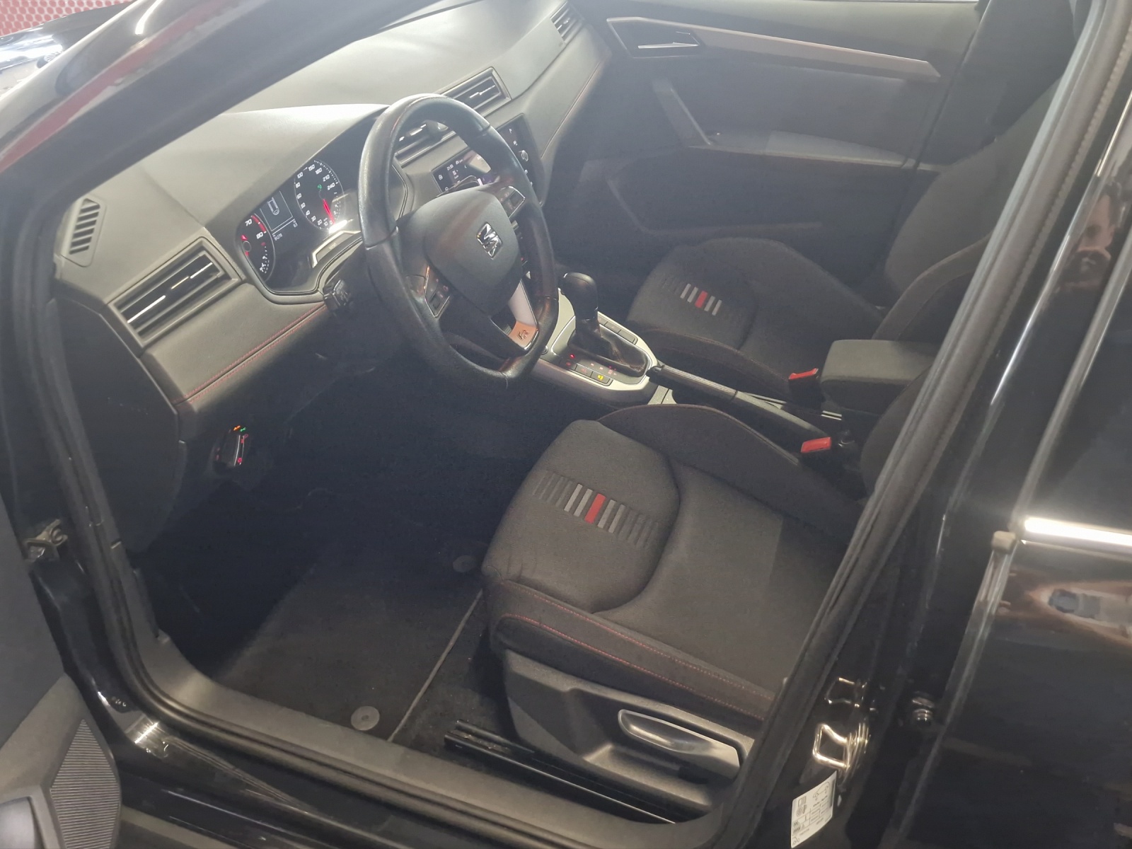 SEAT Arona 1.0 TSI Eco FR DSG-image-9