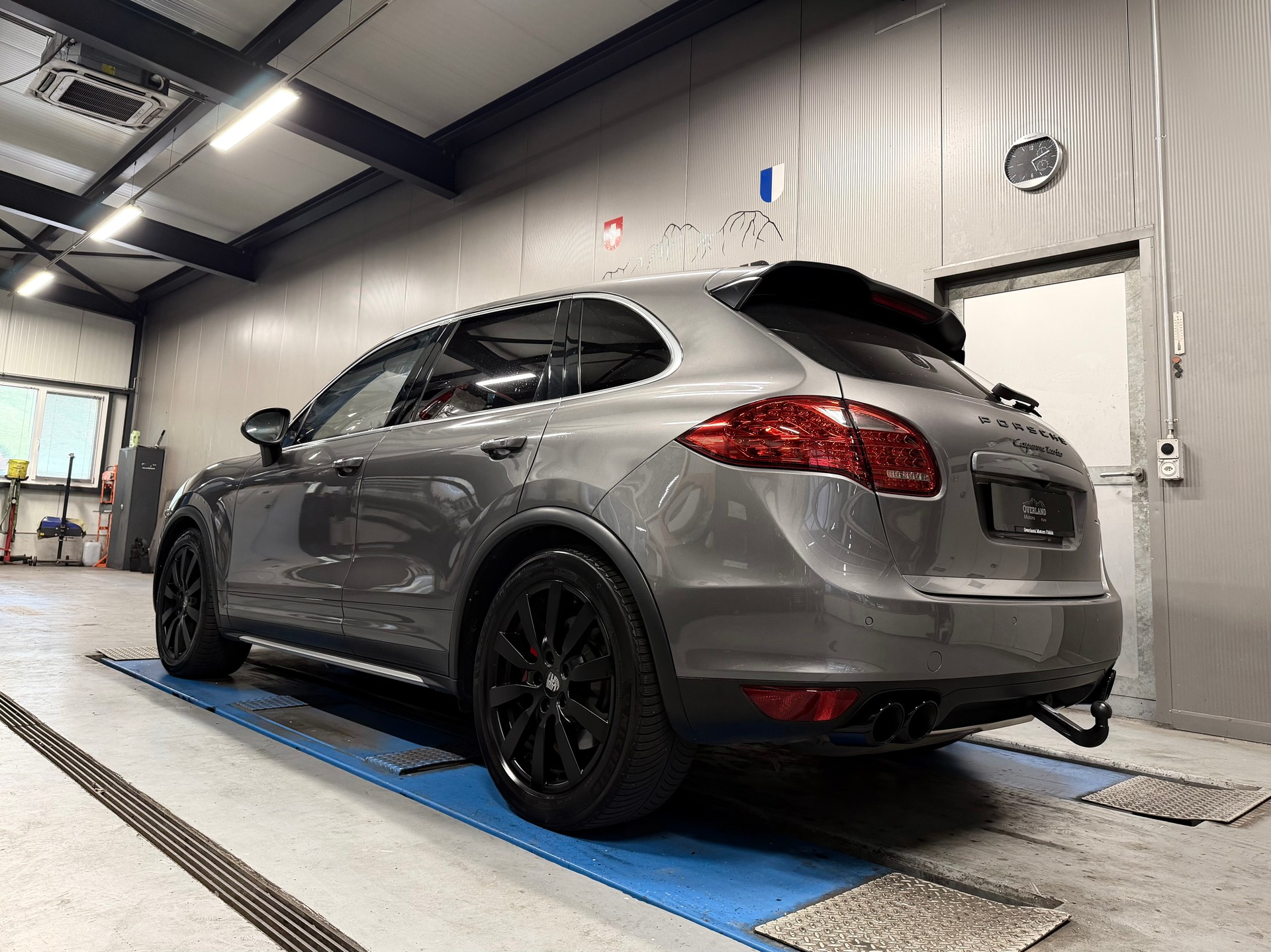 PORSCHE Cayenne Turbo-image-2