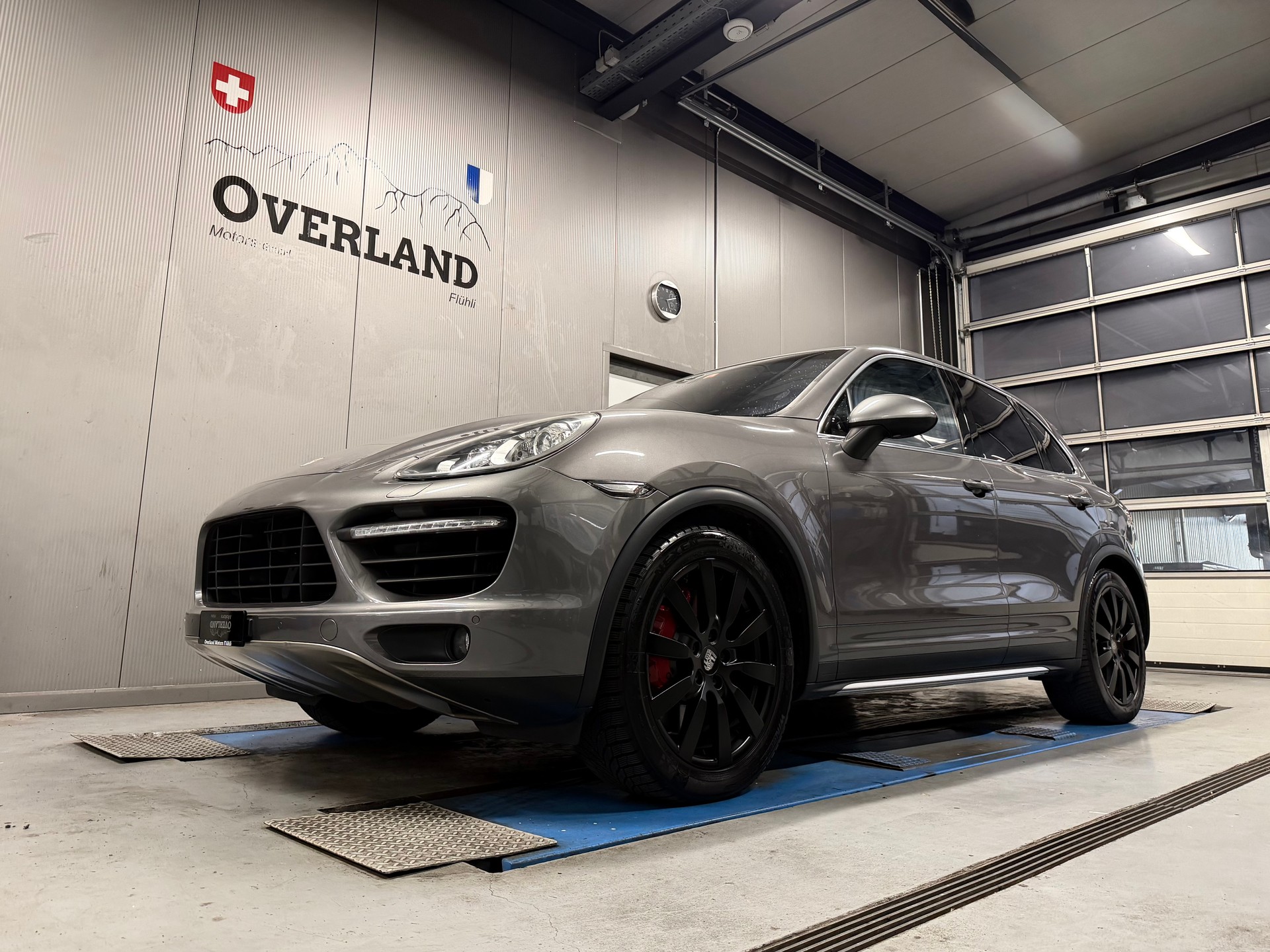 PORSCHE Cayenne Turbo-image-11