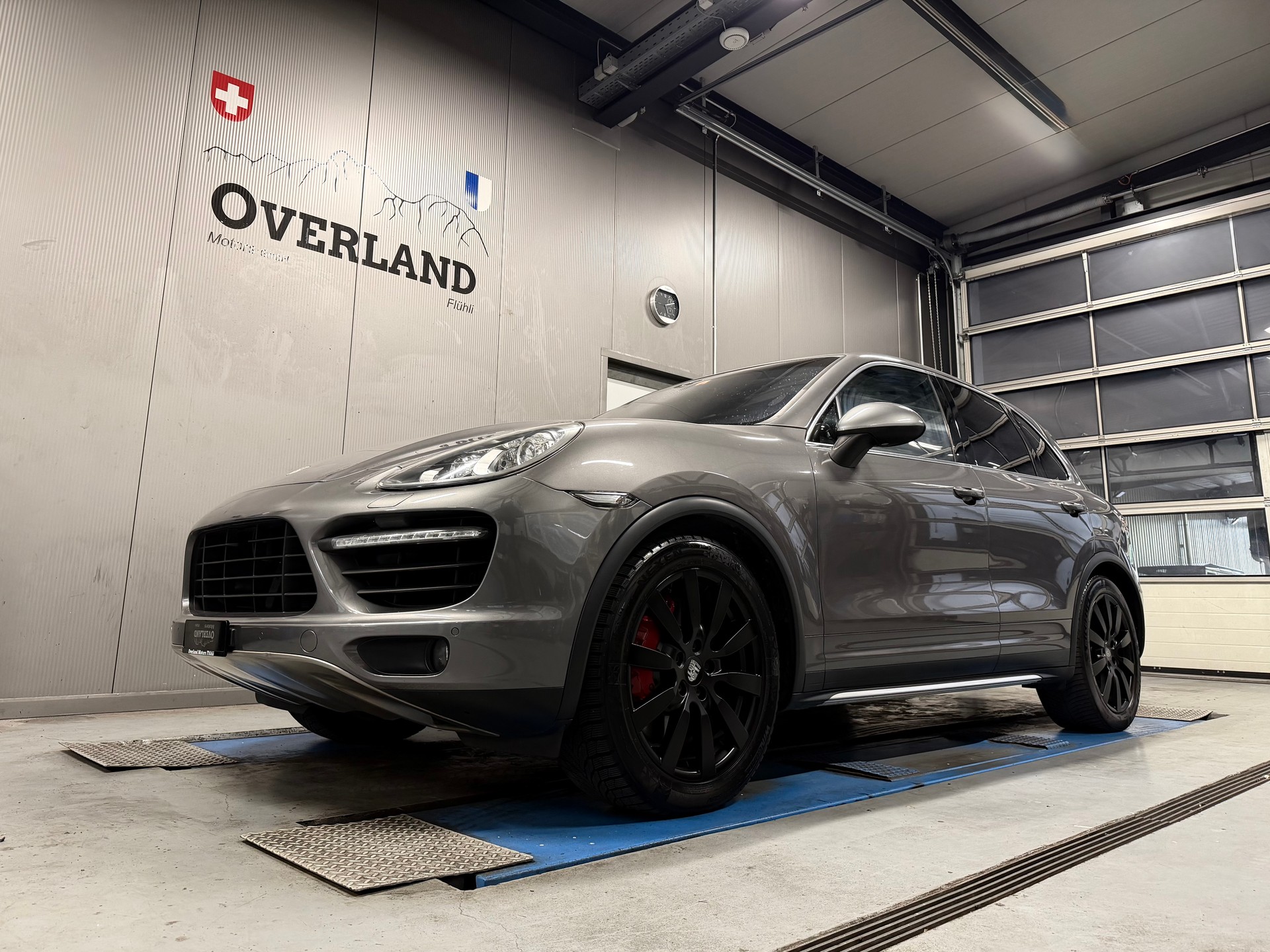 PORSCHE Cayenne Turbo-image-0