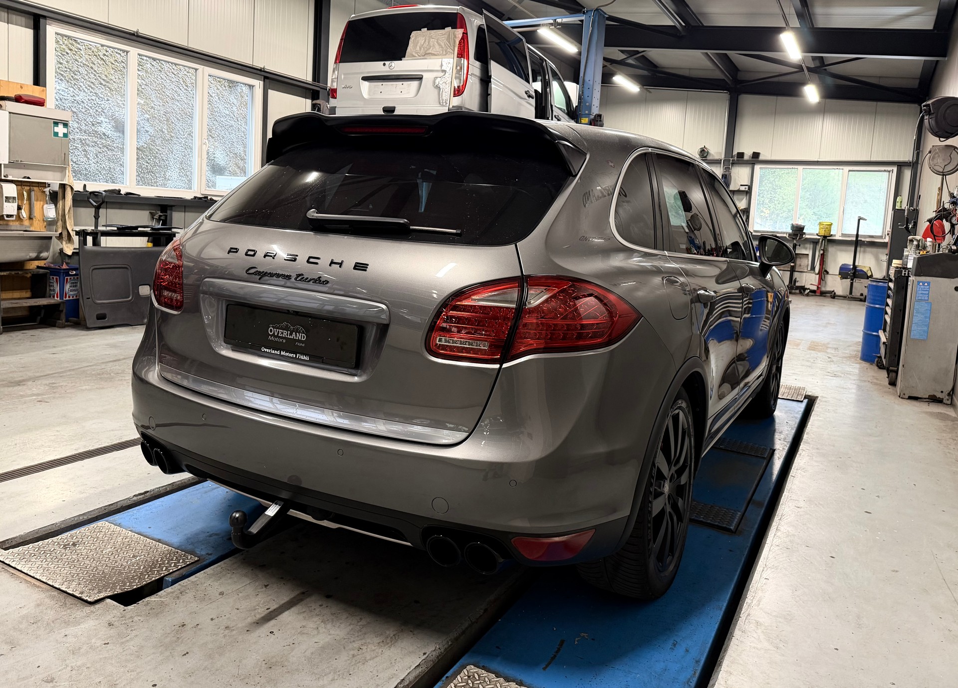 PORSCHE Cayenne Turbo-image-4