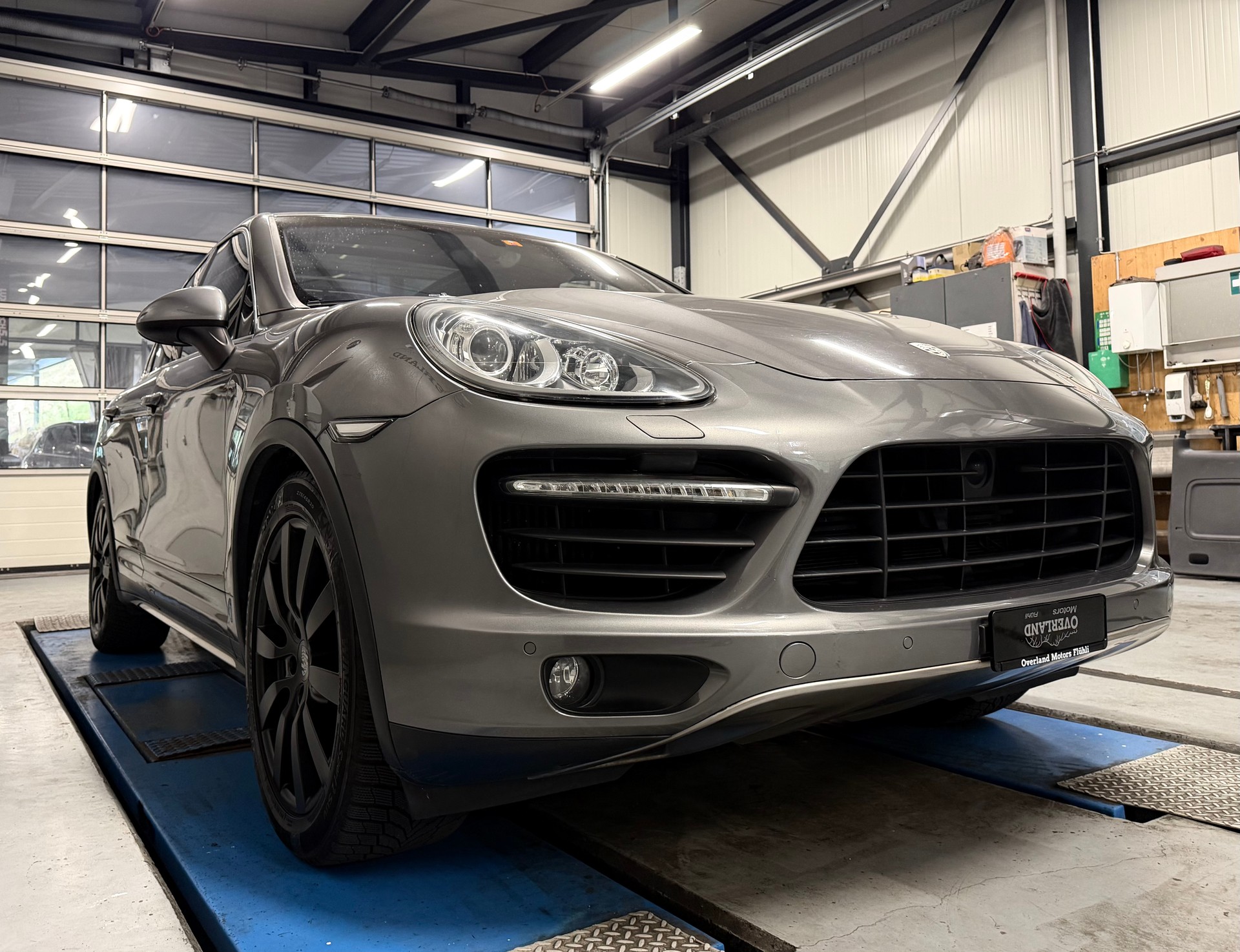 PORSCHE Cayenne Turbo-image-5