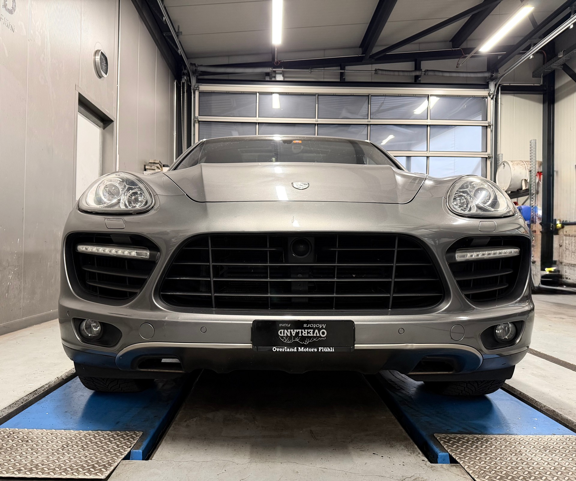 PORSCHE Cayenne Turbo-image-6