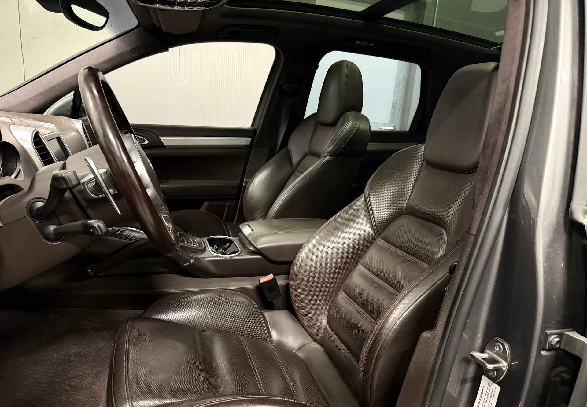 PORSCHE Cayenne Turbo-image-8
