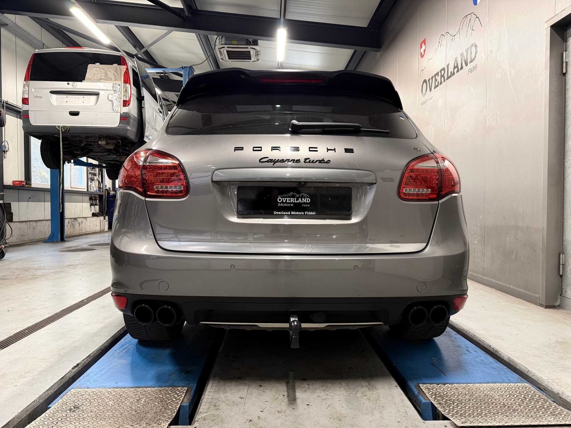 PORSCHE Cayenne Turbo-image-3