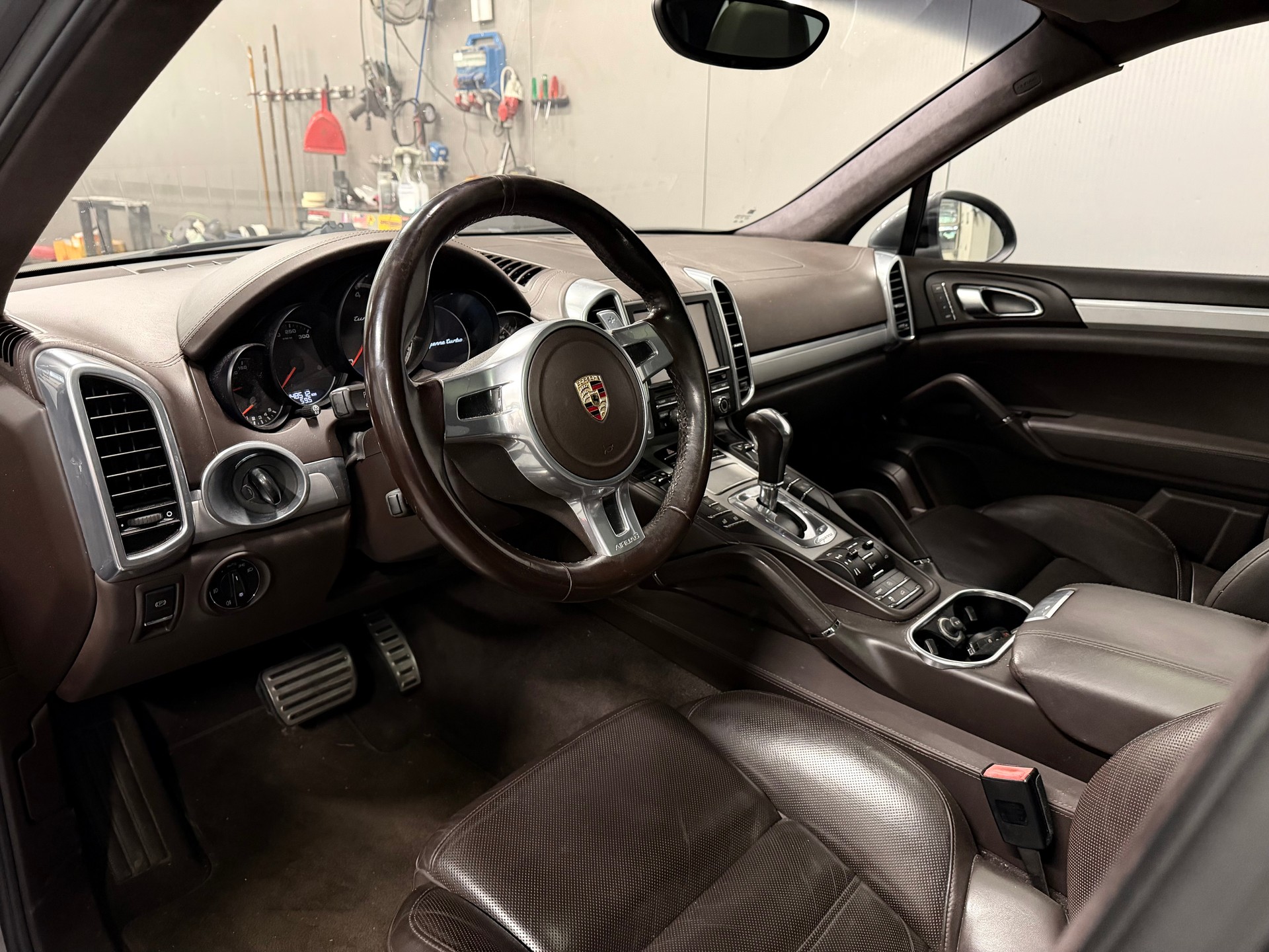 PORSCHE Cayenne Turbo-image-9