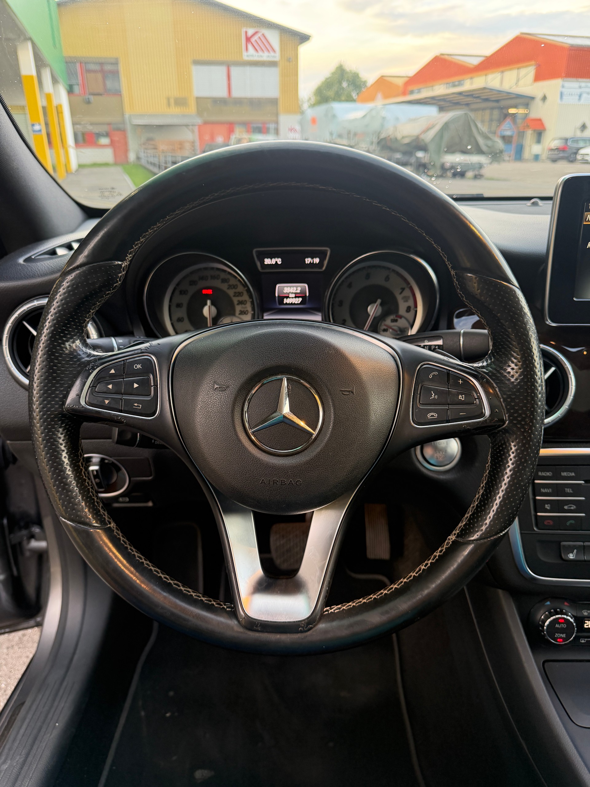 MERCEDES-BENZ CLA 250 Urban 7G-DCT-image-10