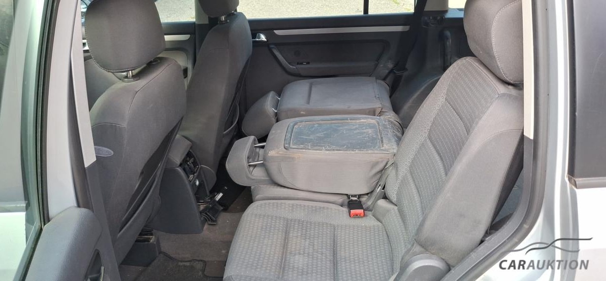 VW Touran 1.6 FSI Trendline-image-5