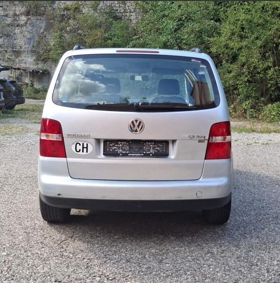 VW Touran 1.6 FSI Trendline-image-2