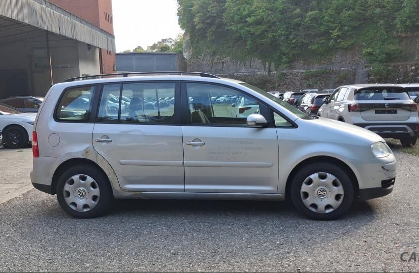 VW Touran 1.6 FSI Trendline-image-1