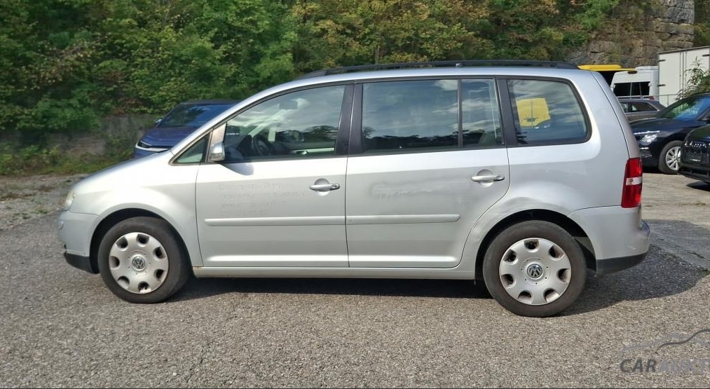 VW Touran 1.6 FSI Trendline-image-3
