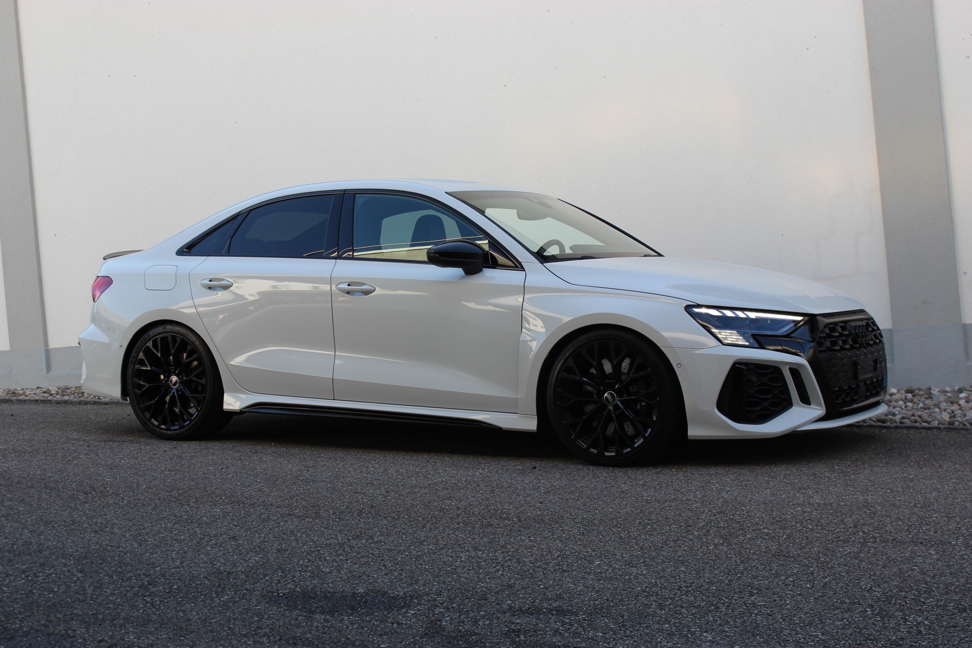 AUDI RS3 Limousine 2.5 TSI quattro S-tronic 🎉1.9%-LEASINGAKTION🎉-image-4