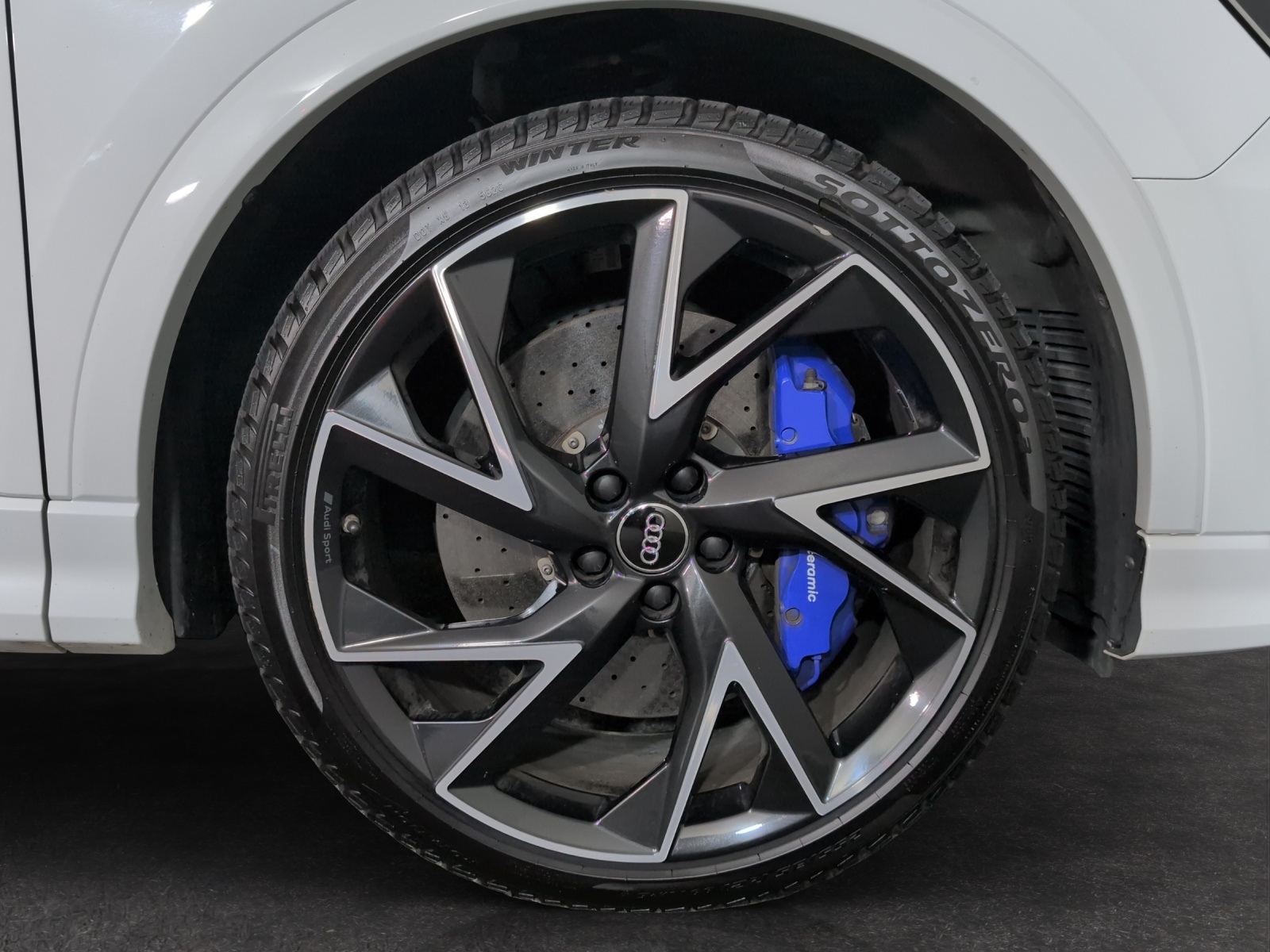 AUDI RS Q3 2.5 TFSI quattro S tronic-image-4