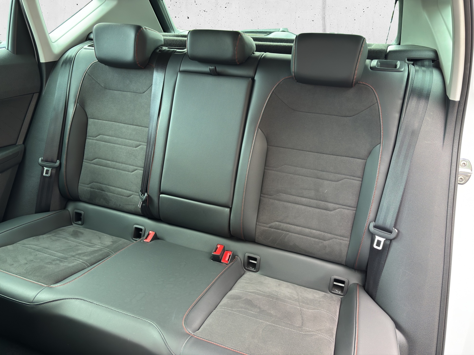 SEAT Ateca 2.0 TSI FR 4Drive DSG mit AHK & Fahrerassistenzpaket-image-28