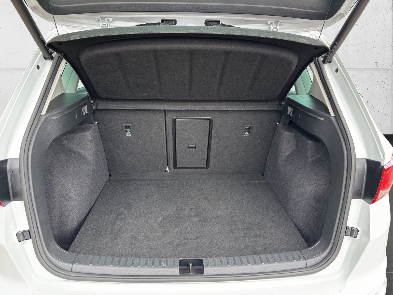 SEAT Ateca 2.0 TSI FR 4Drive DSG mit AHK & Fahrerassistenzpaket-image-7