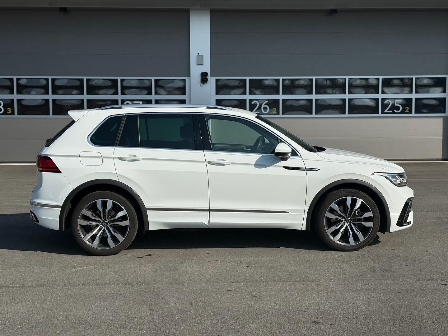 VW Tiguan 2.0TSI R-Line 4Motion DSG-image-2