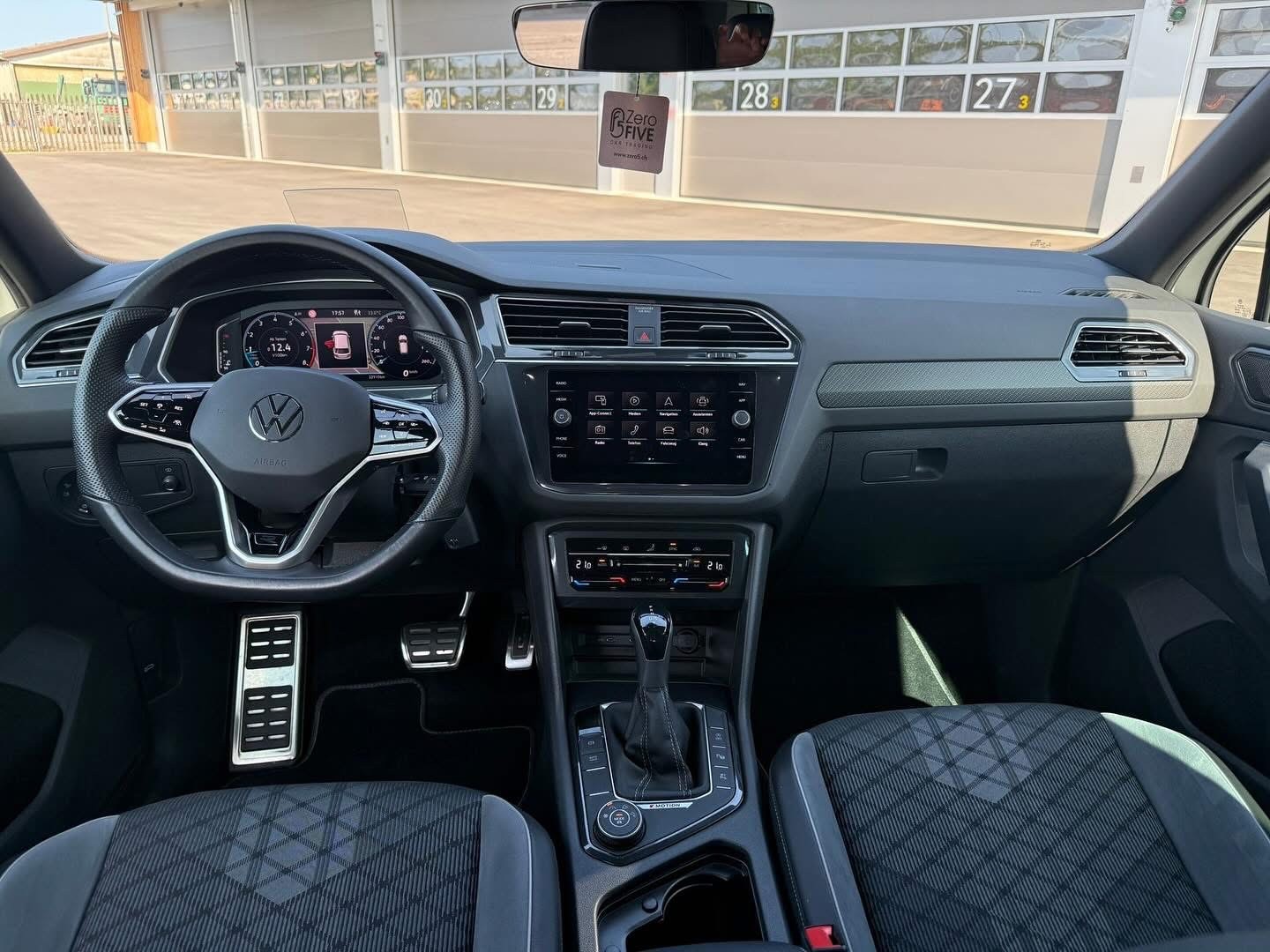 VW Tiguan 2.0TSI R-Line 4Motion DSG-image-6