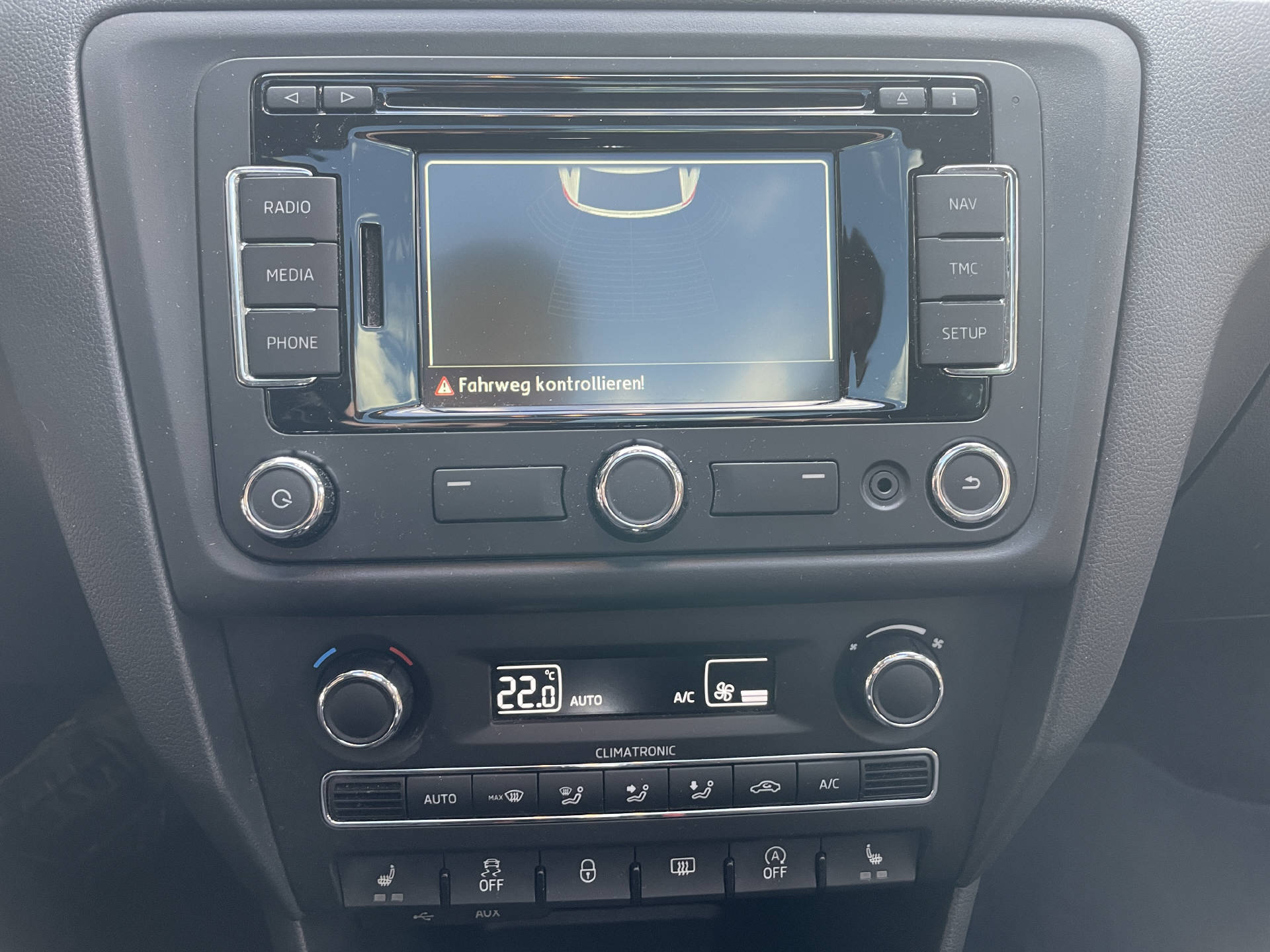SKODA Rapid Spaceback 1.4 TSI Elegance DSG-image-16