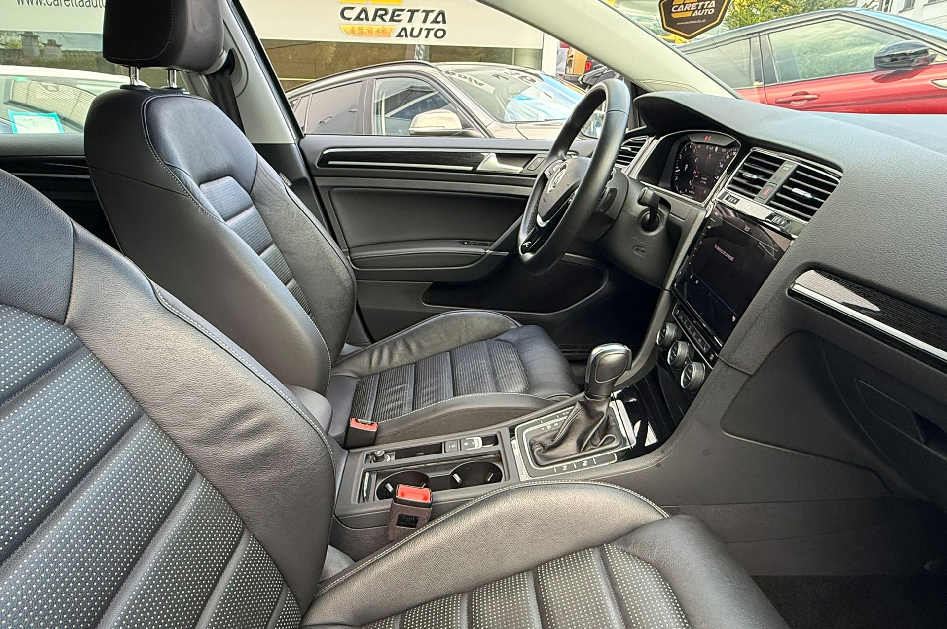 VW Golf Variant 1.5 TSI EVO Highline DSG-image-13
