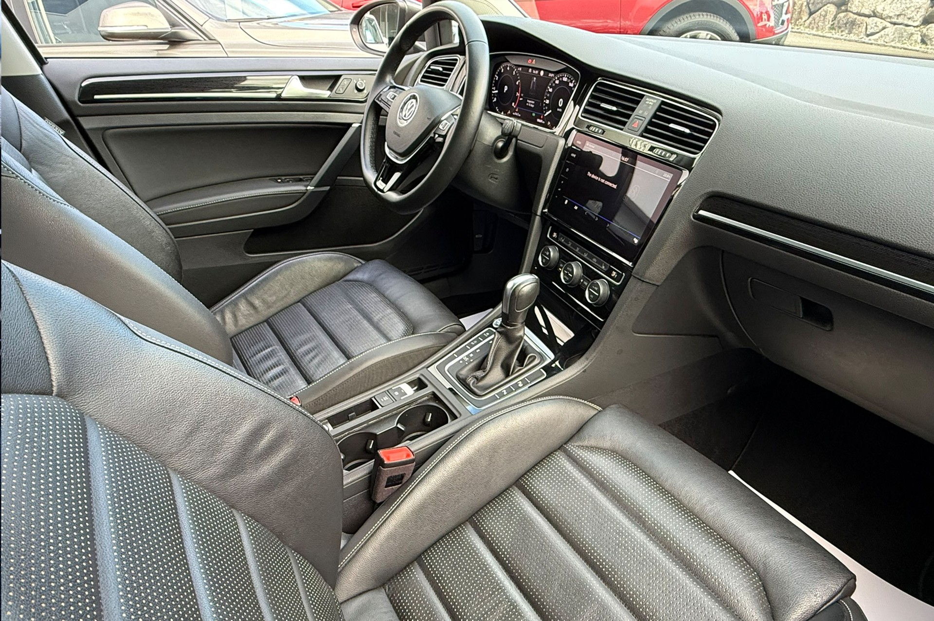 VW Golf Variant 1.5 TSI EVO Highline DSG-image-12