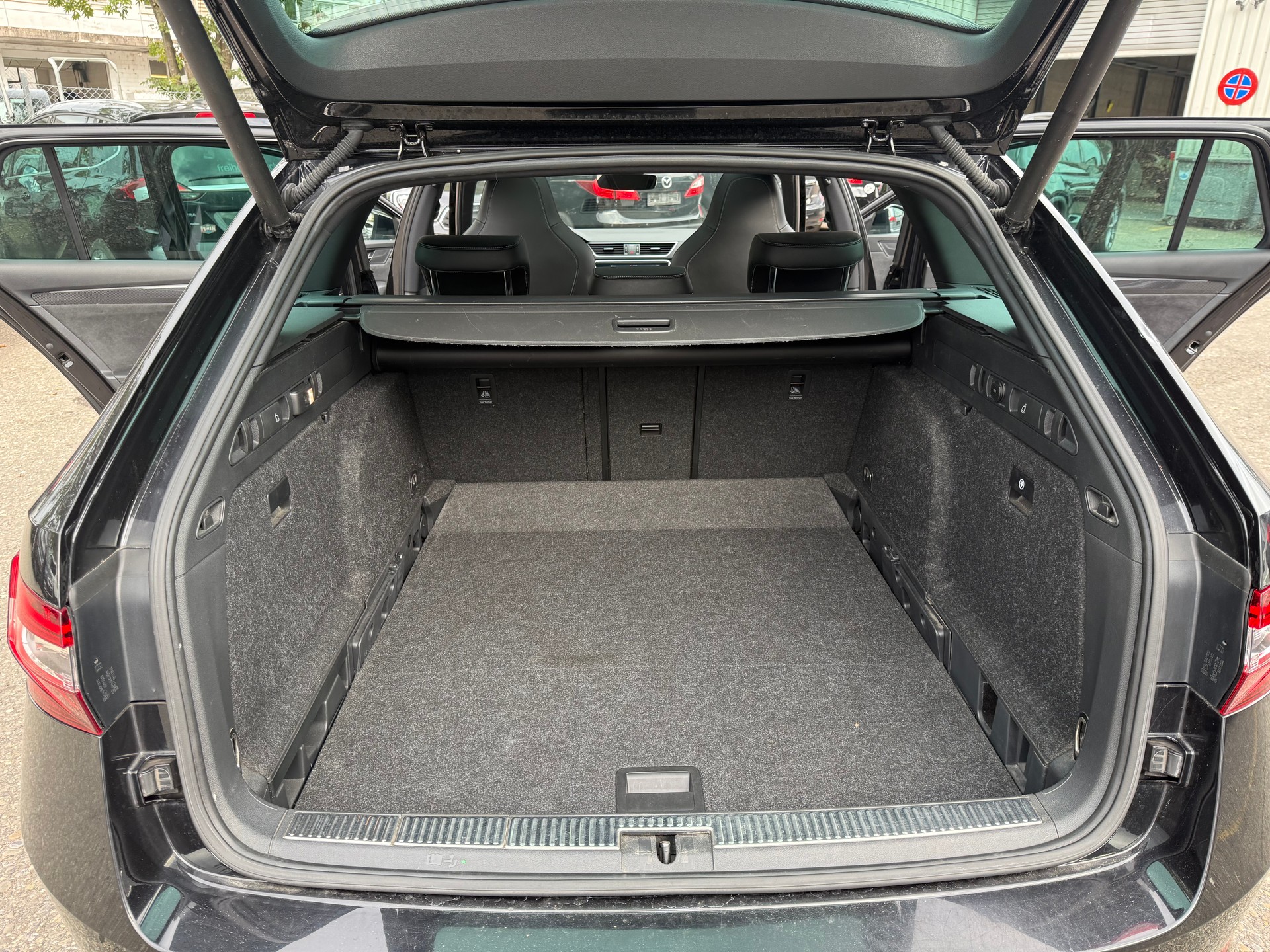 SKODA Superb Combi 2.0 TSI SportLine+ DSG 4x4-image-12