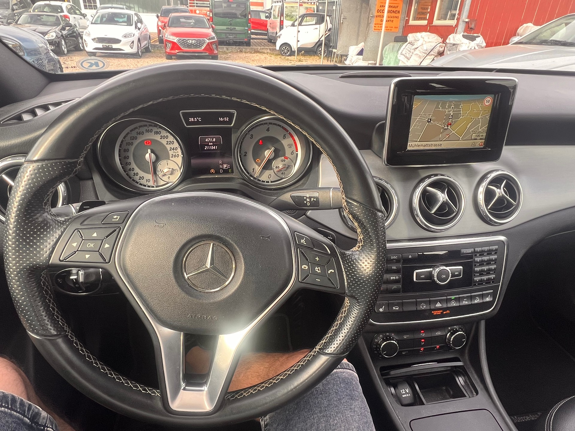 MERCEDES-BENZ GLA 220 CDI Urban 4Matic 7G-DCT-image-10