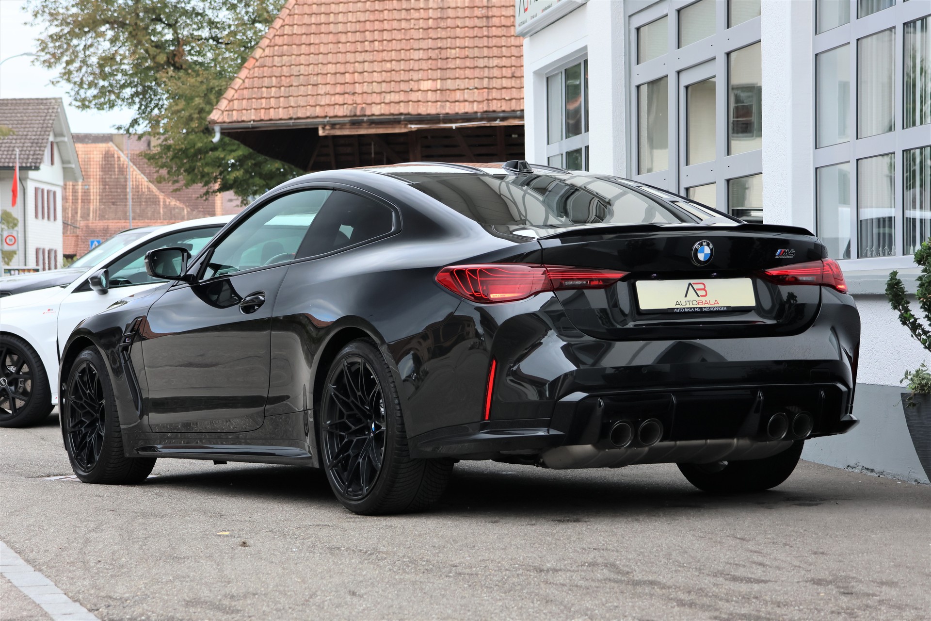 BMW M4 Coupé Competition M xDrive (CH)-image-2